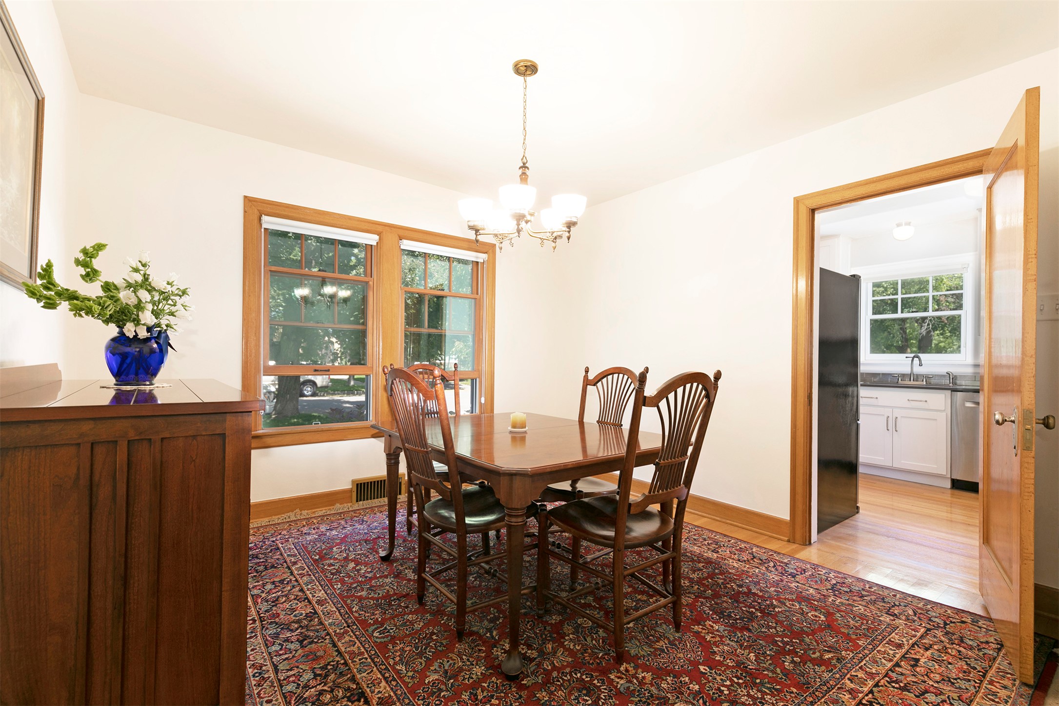 605 Evans Avenue Property Photo 8