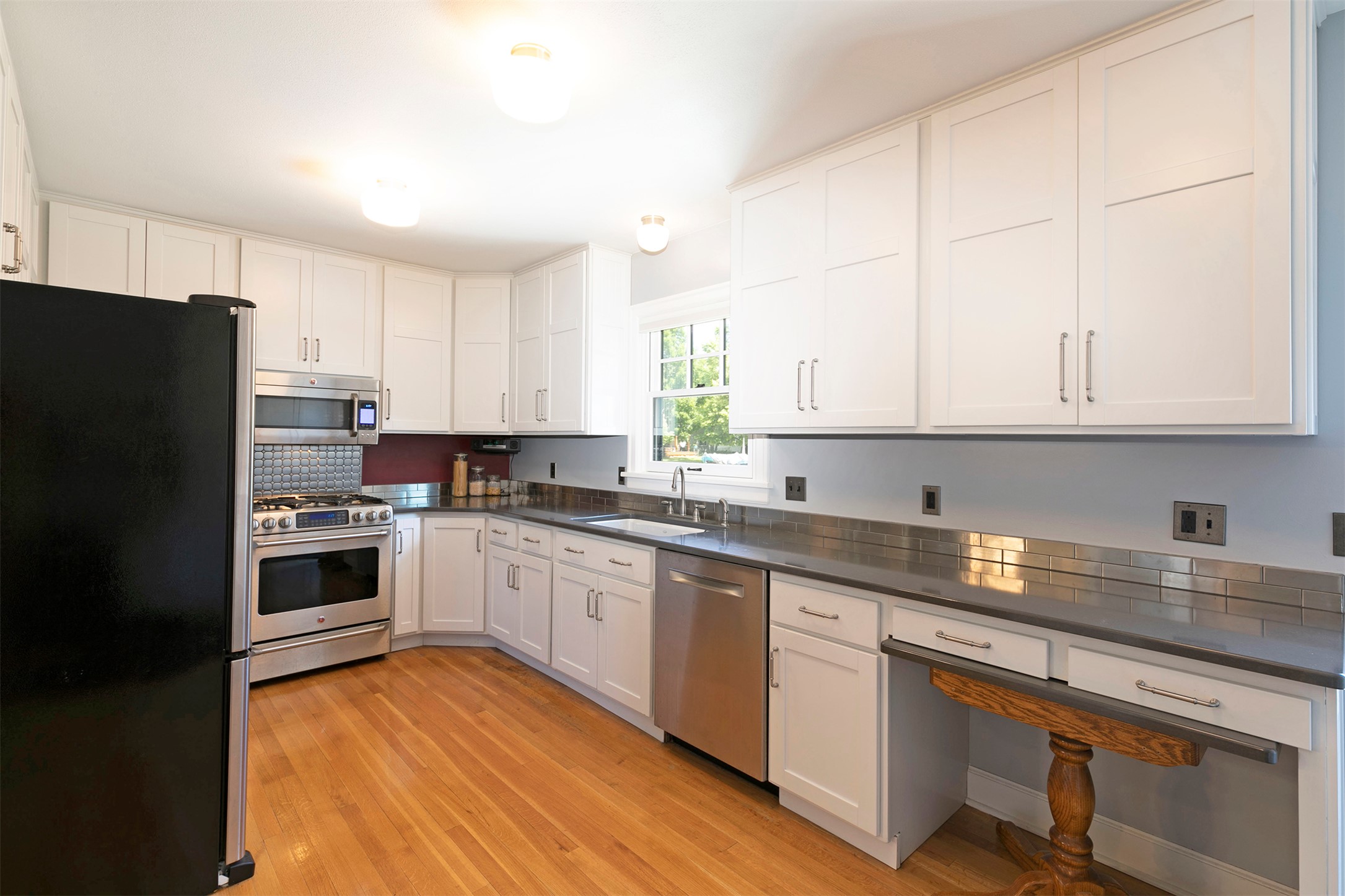 605 Evans Avenue Property Photo 11