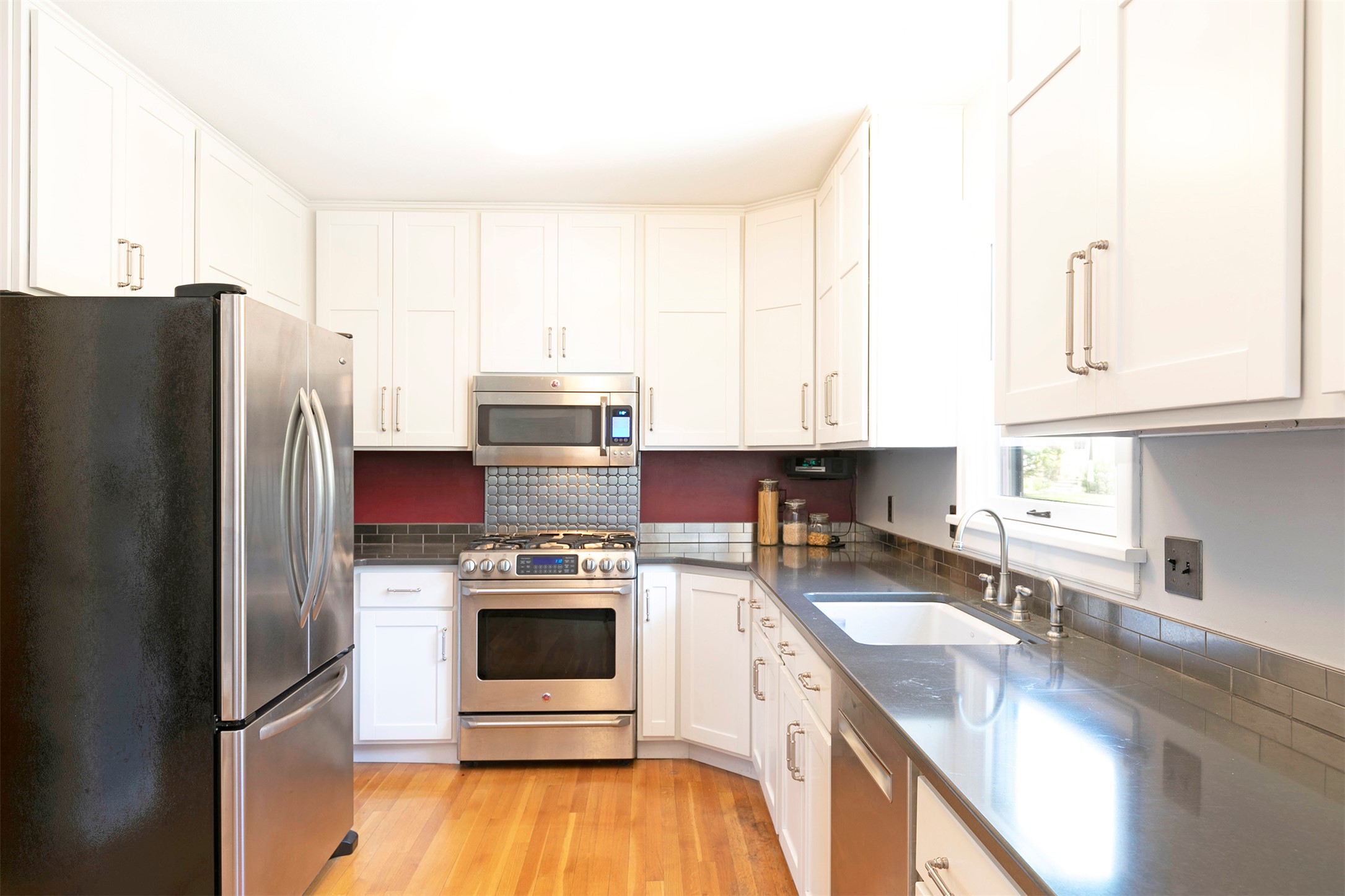 605 Evans Avenue Property Photo 12