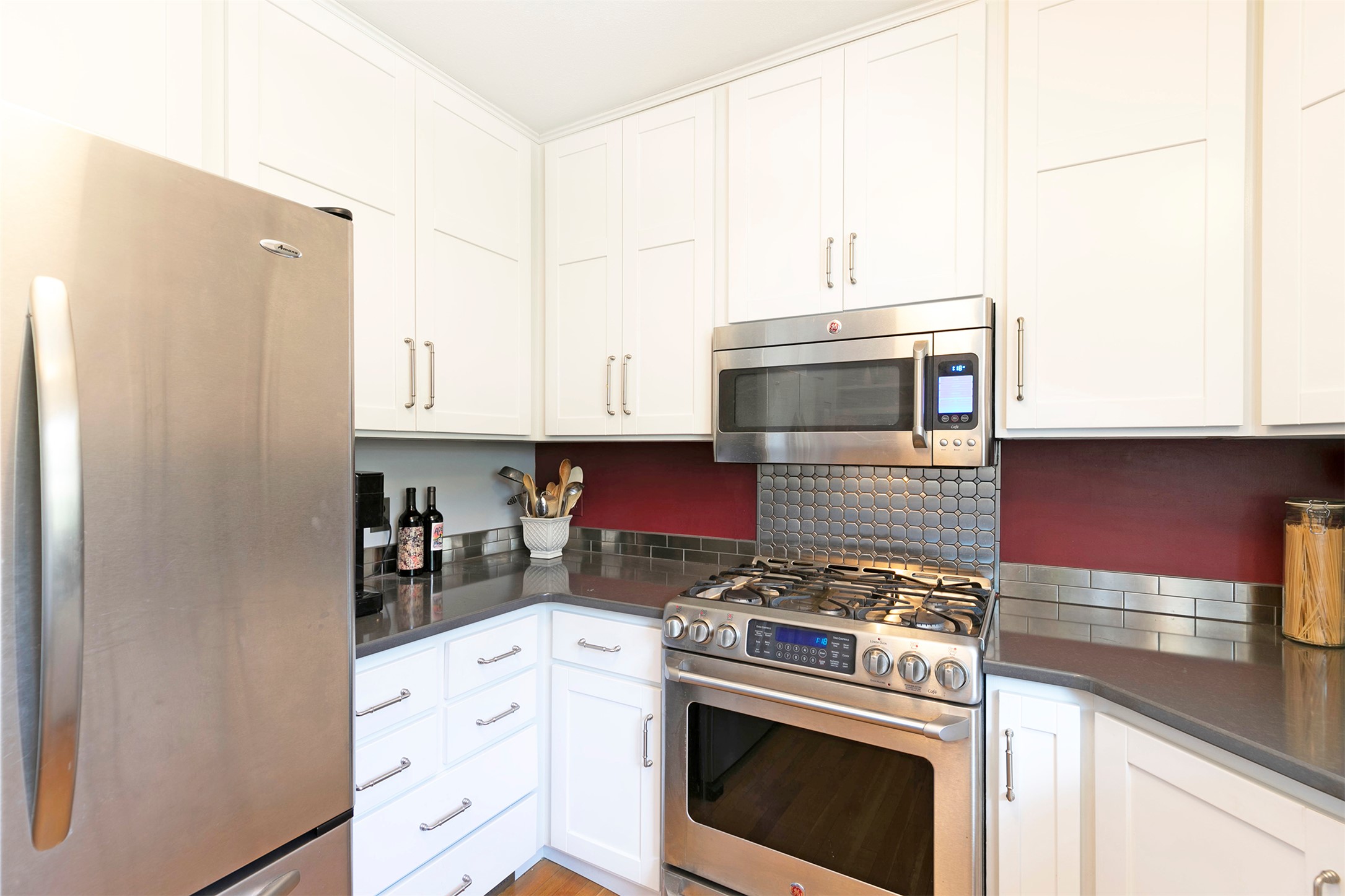 605 Evans Avenue Property Photo 13