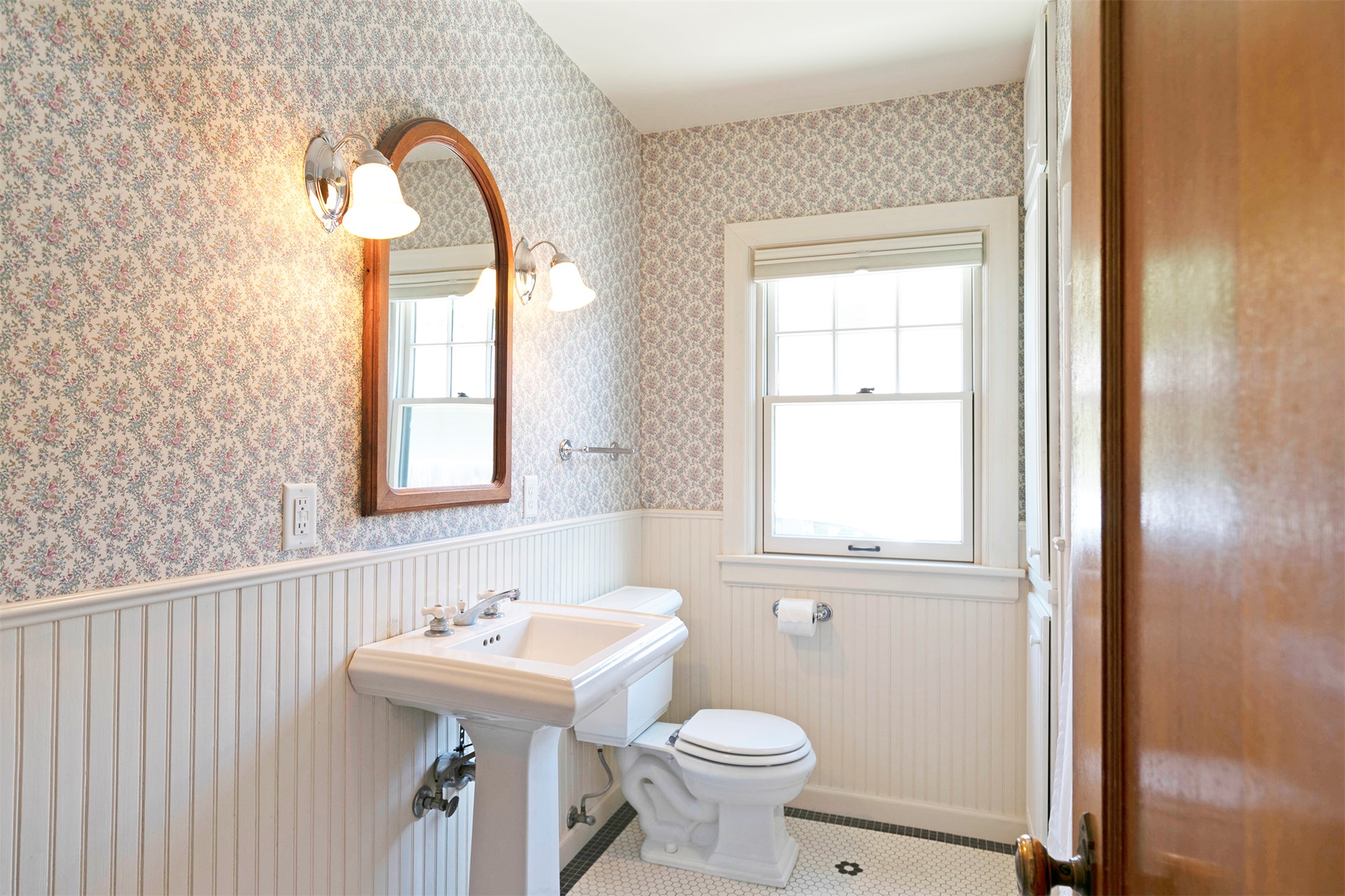 605 Evans Avenue Property Photo 17