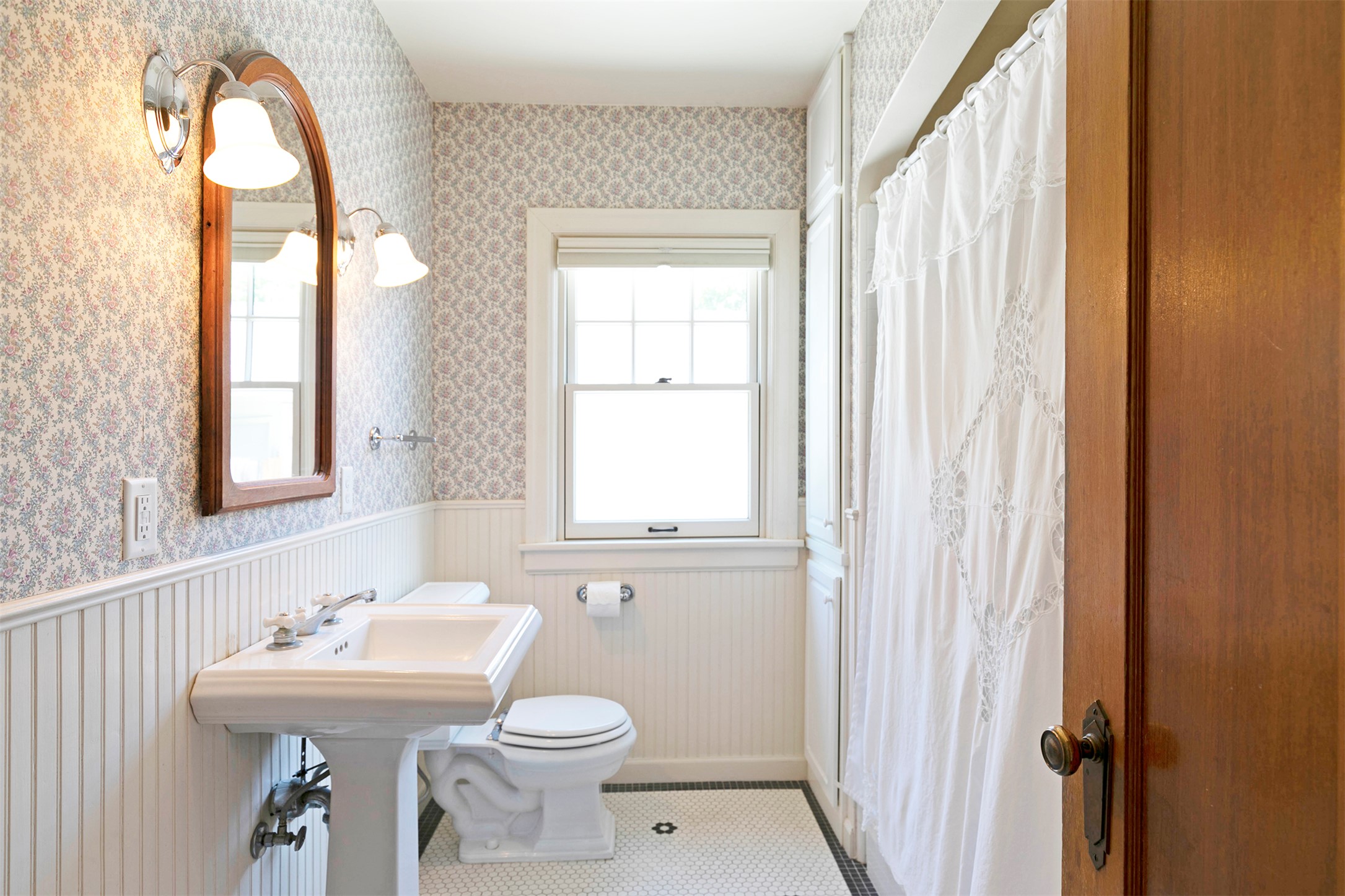 605 Evans Avenue Property Photo 18