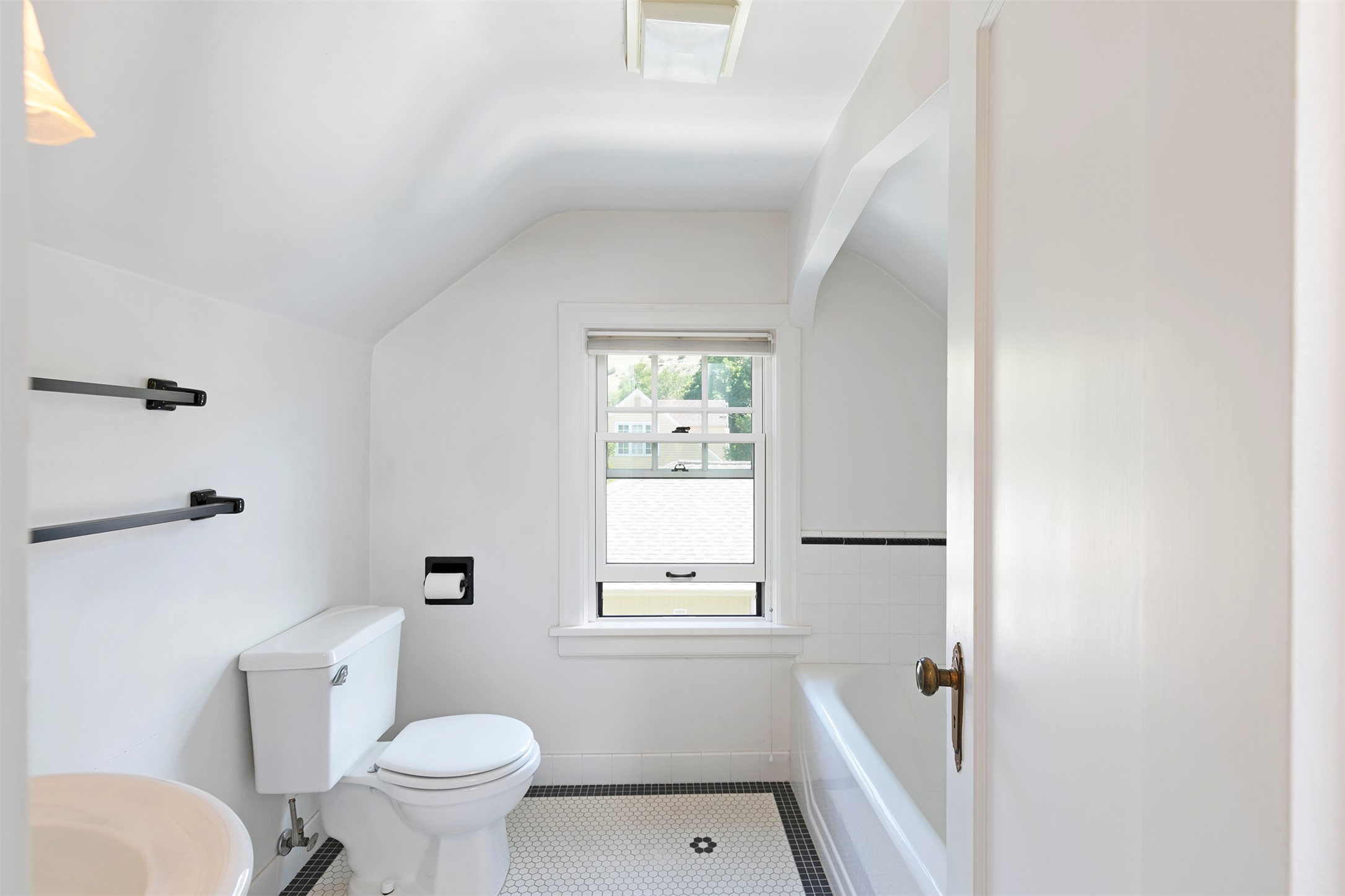 605 Evans Avenue Property Photo 27