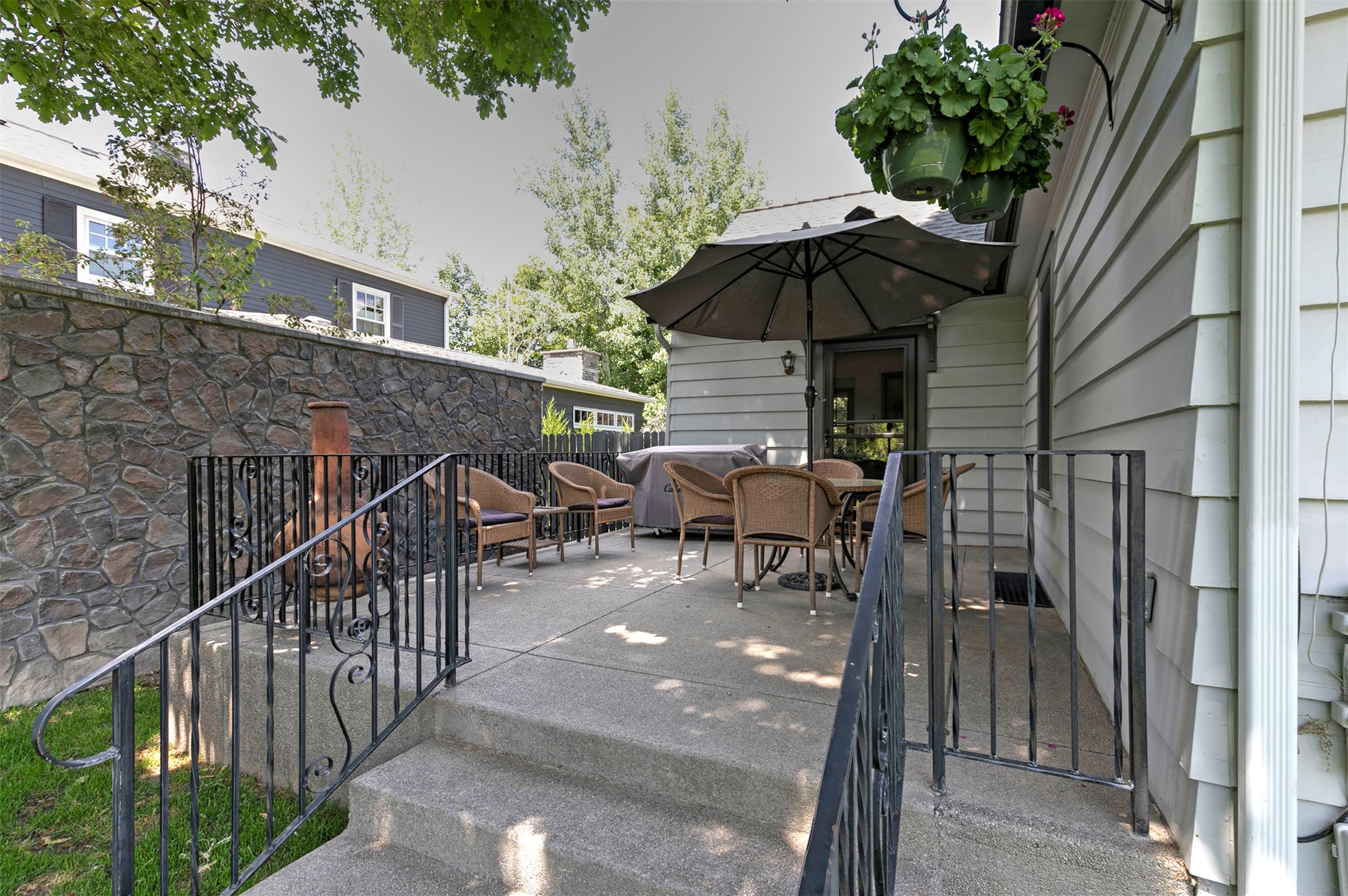 605 Evans Avenue Property Photo 40