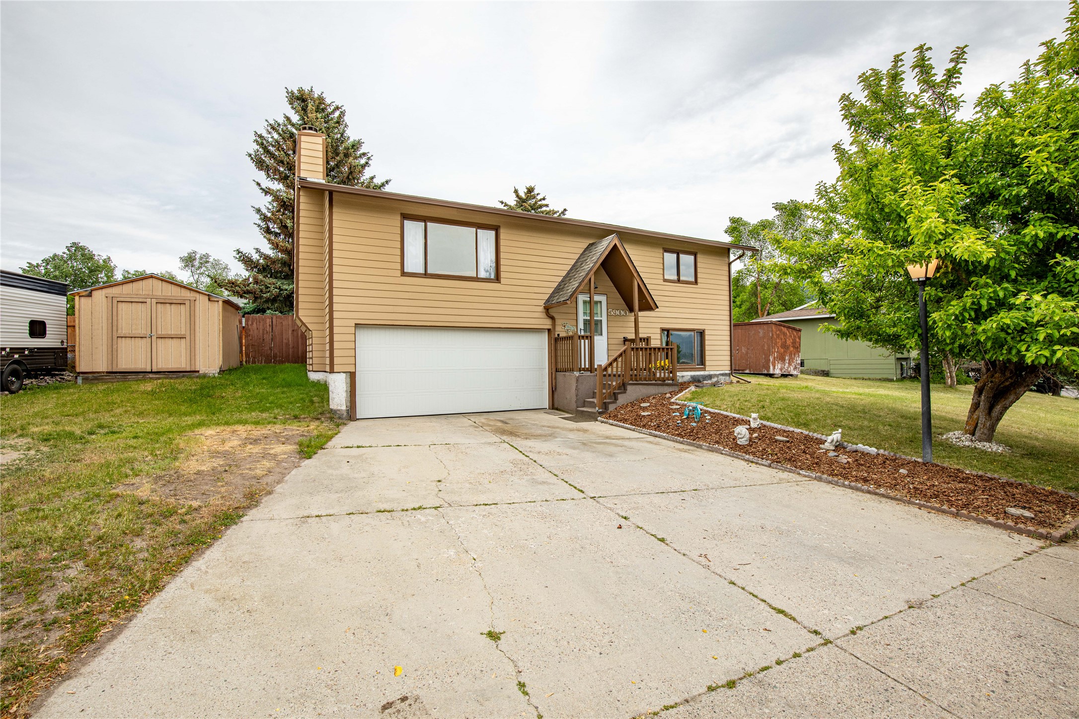 5900 Longview Drive Property Photo 1