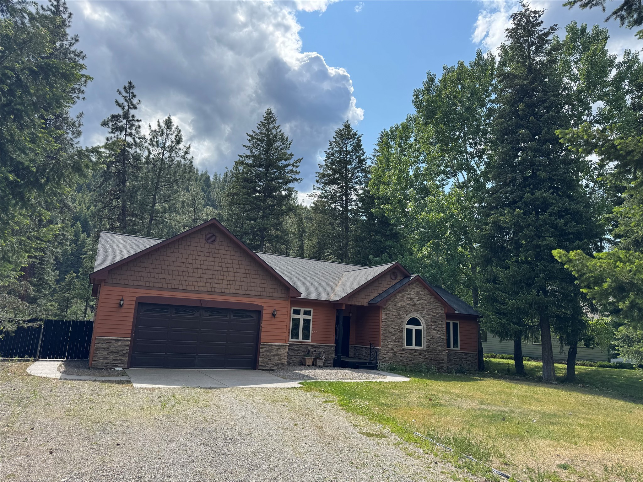 638 Trestle Creek Drive Property Photo 2