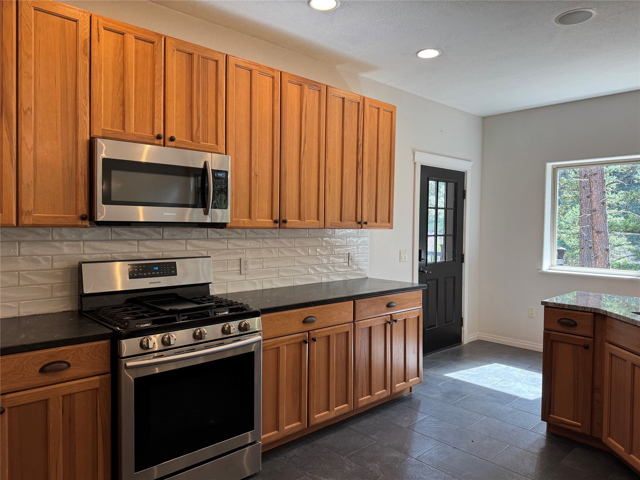 638 Trestle Creek Drive Property Photo 5