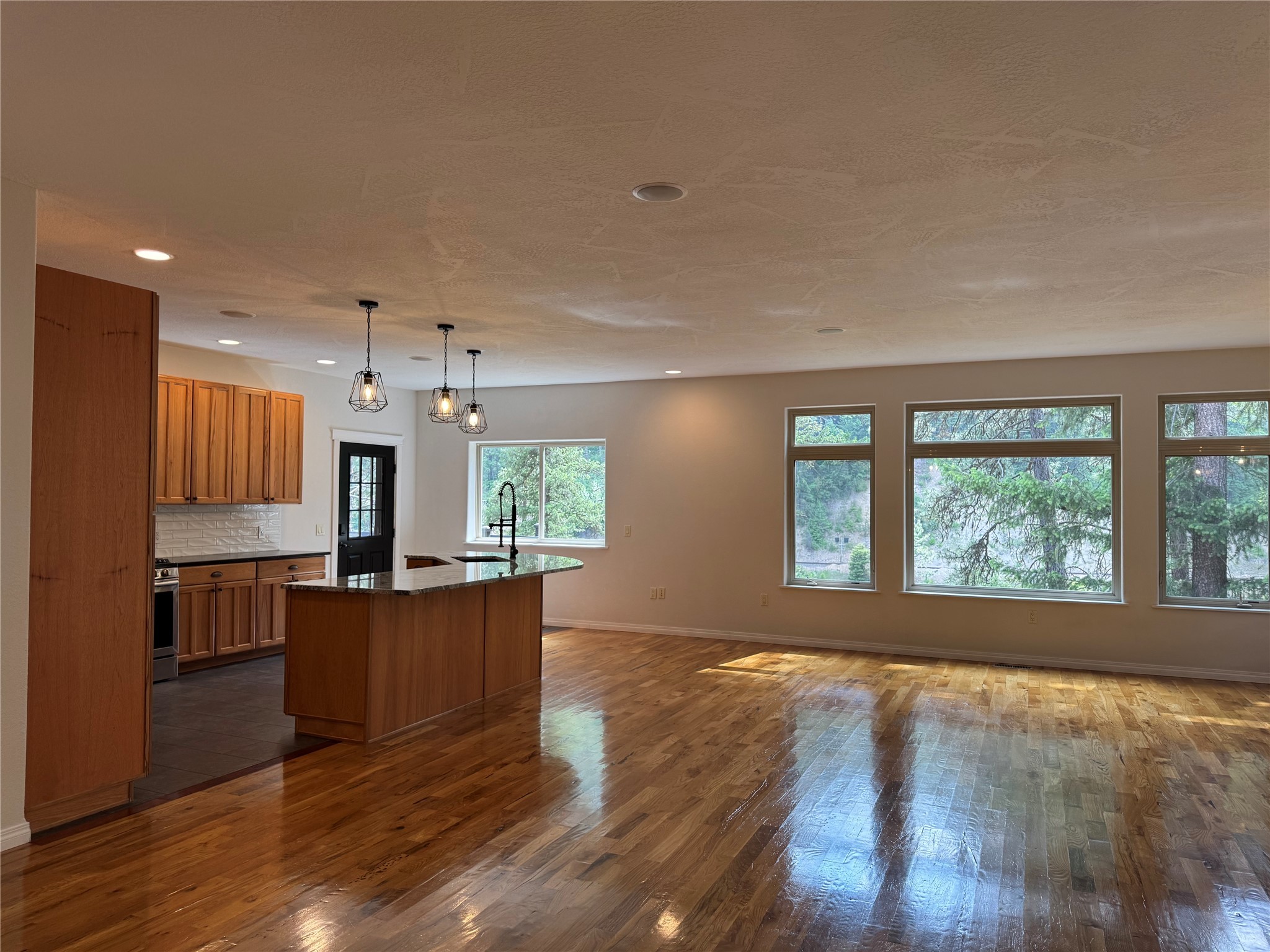 638 Trestle Creek Drive Property Photo 10