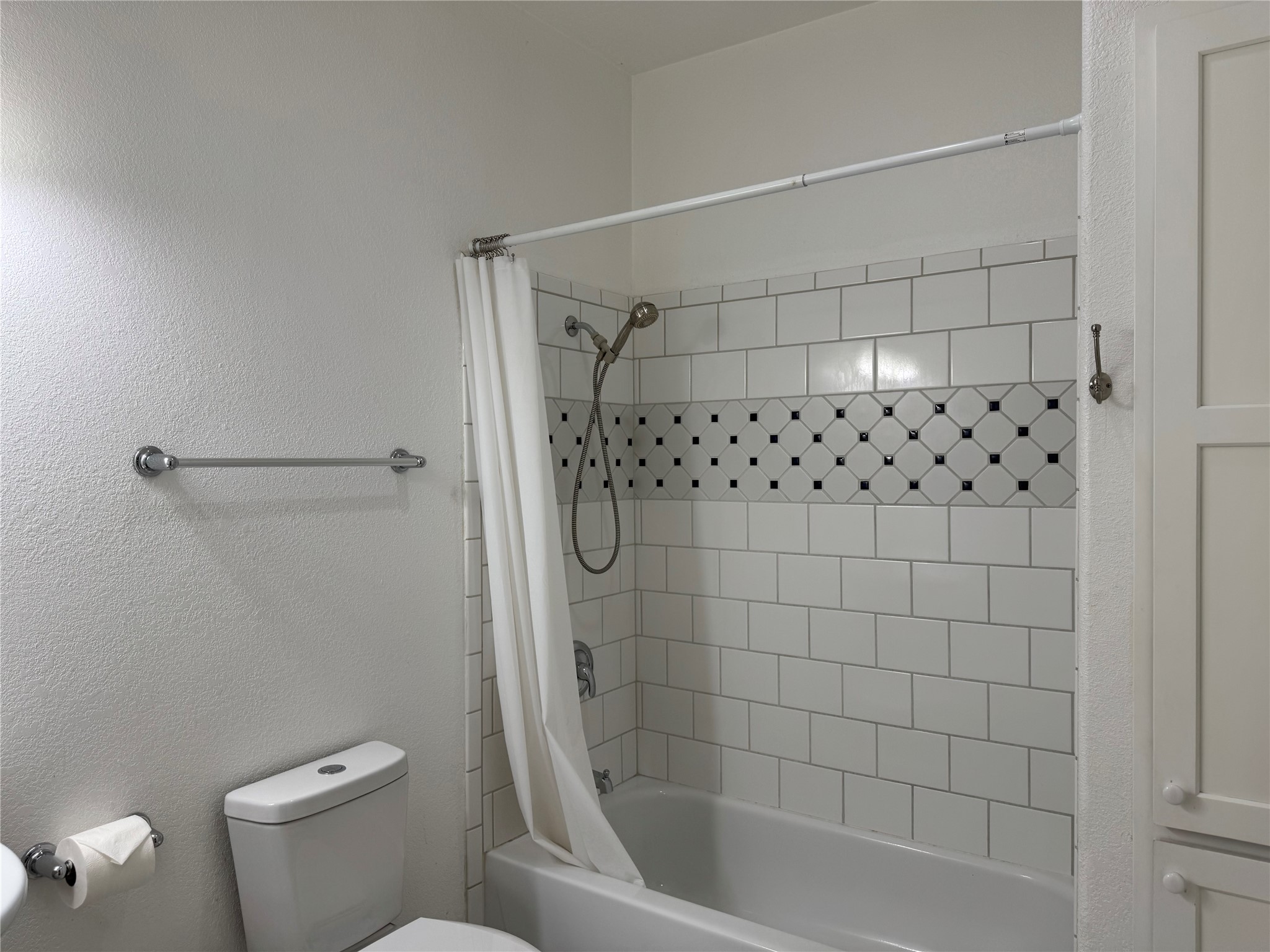 638 Trestle Creek Drive Property Photo 17