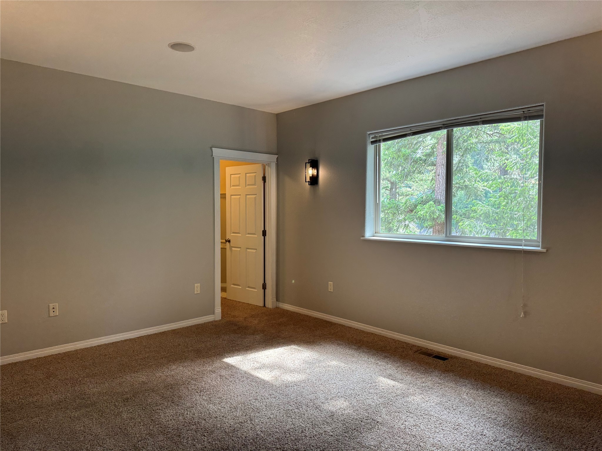 638 Trestle Creek Drive Property Photo 21
