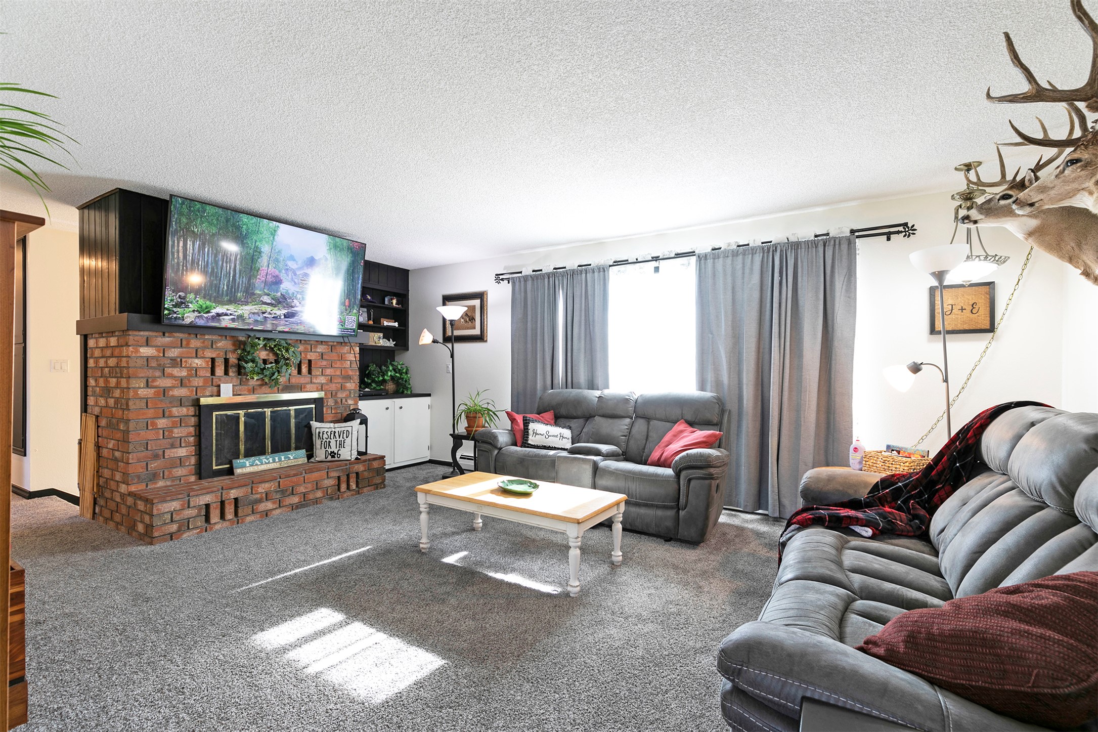 239 Essex Street Property Photo 4