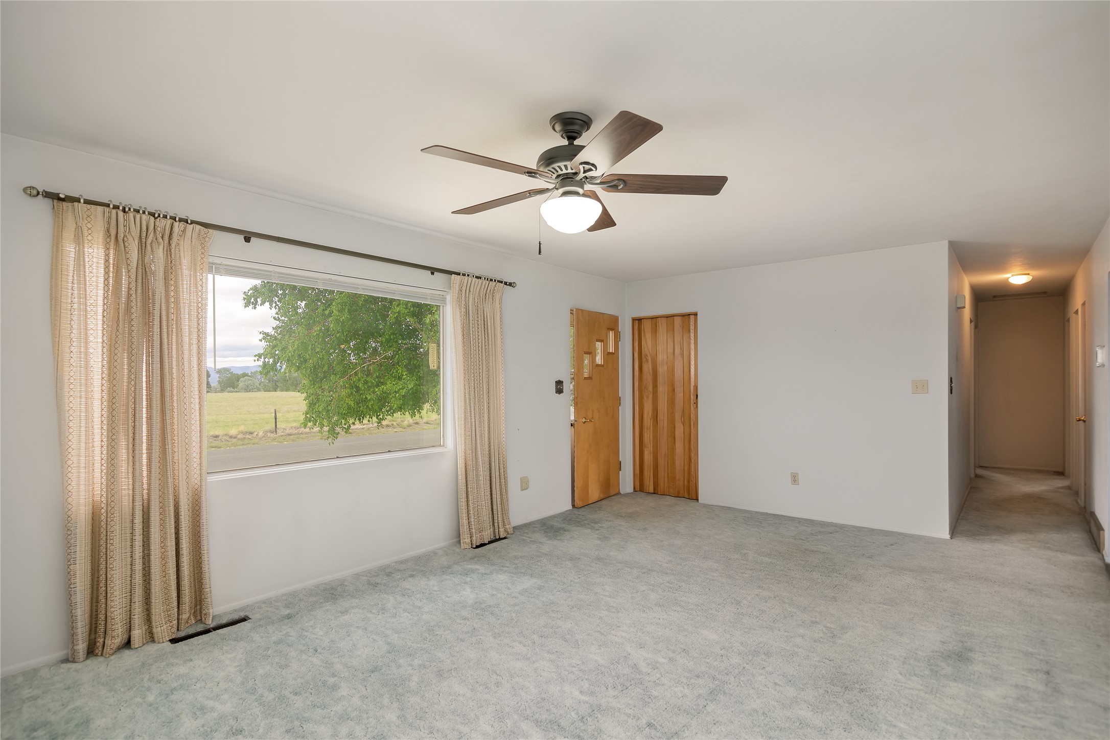 319 W Gail Street Property Photo 7