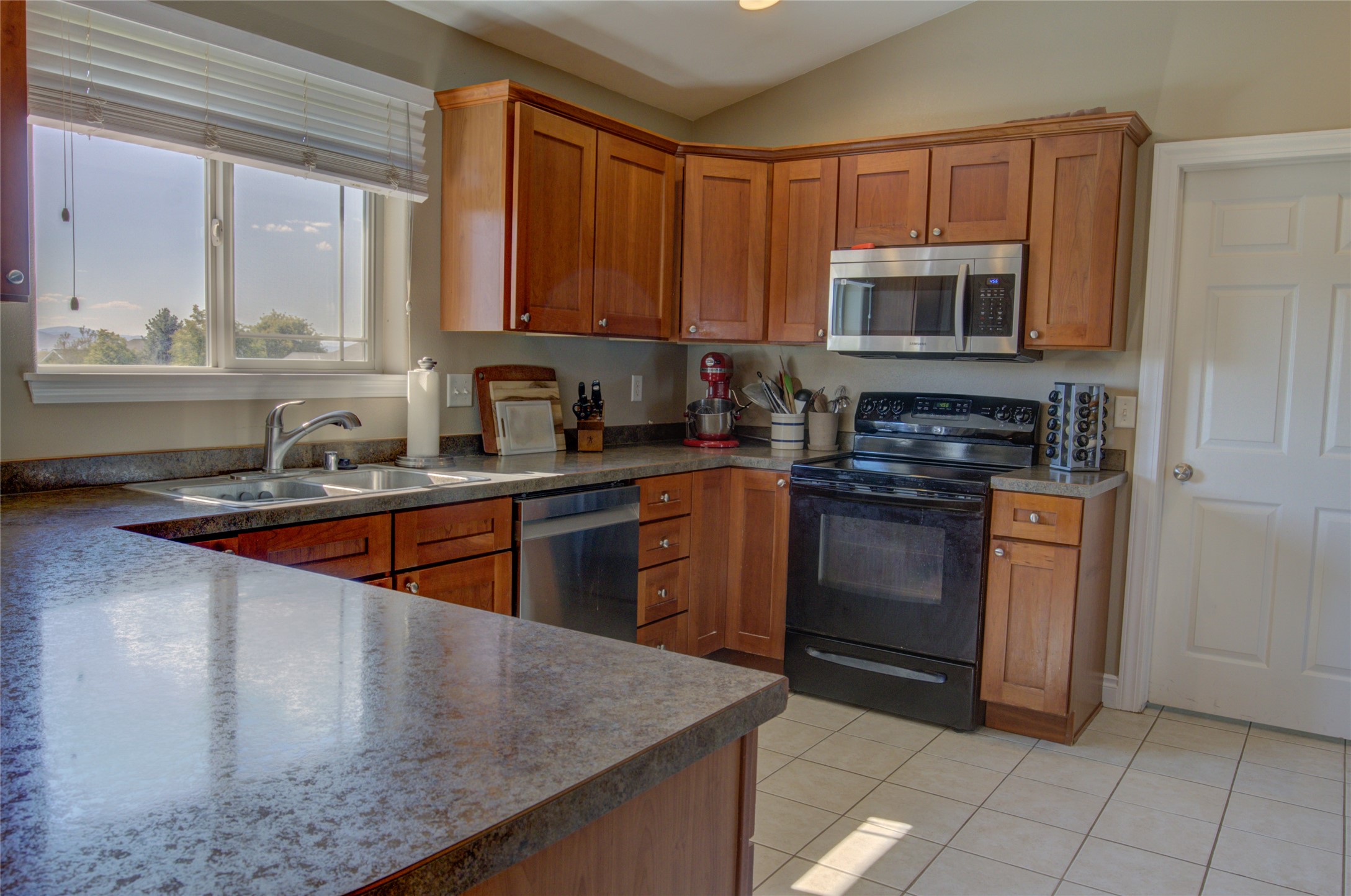 3250 Stillwell Drive Property Photo 10