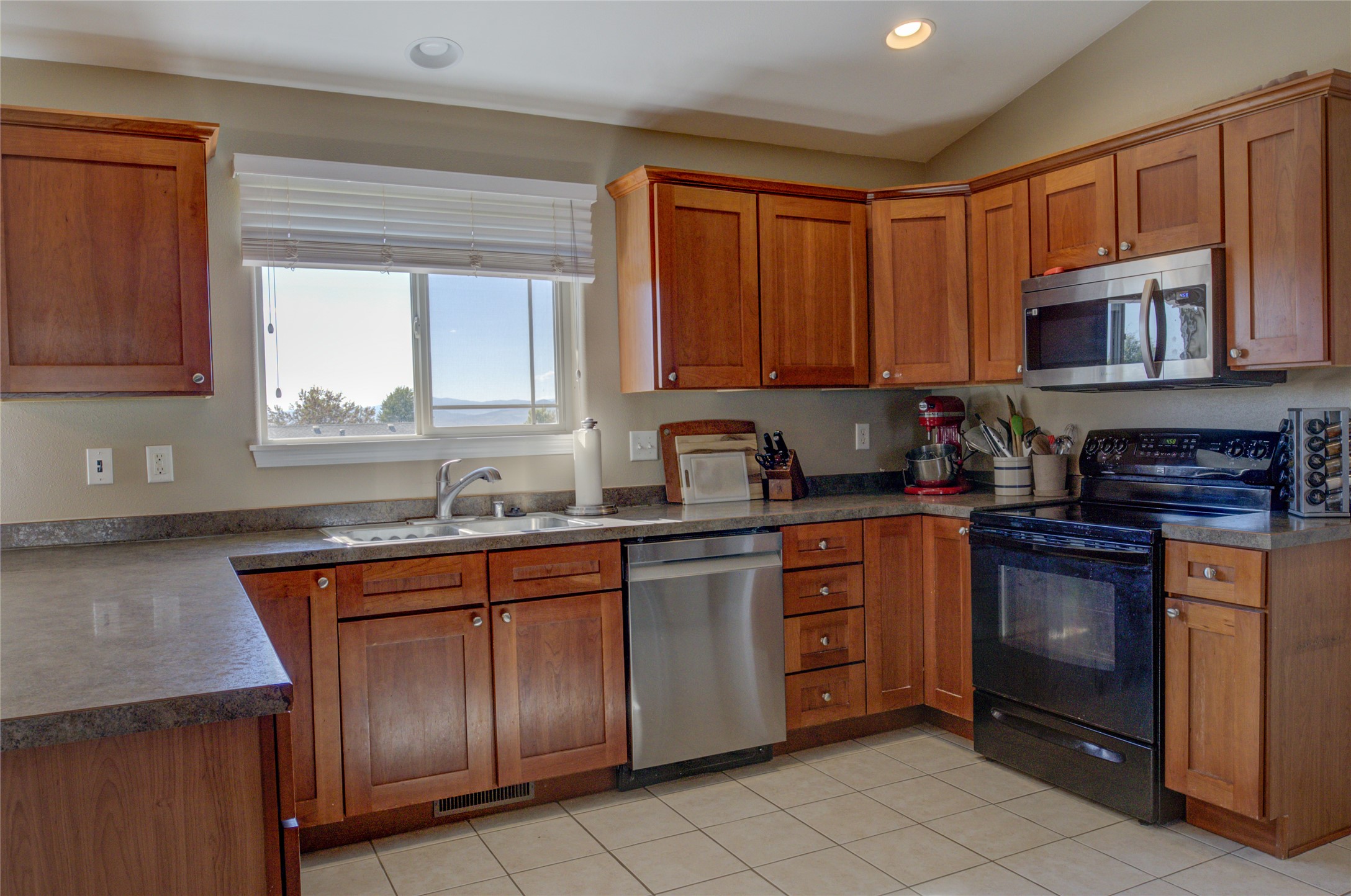 3250 Stillwell Drive Property Photo 11