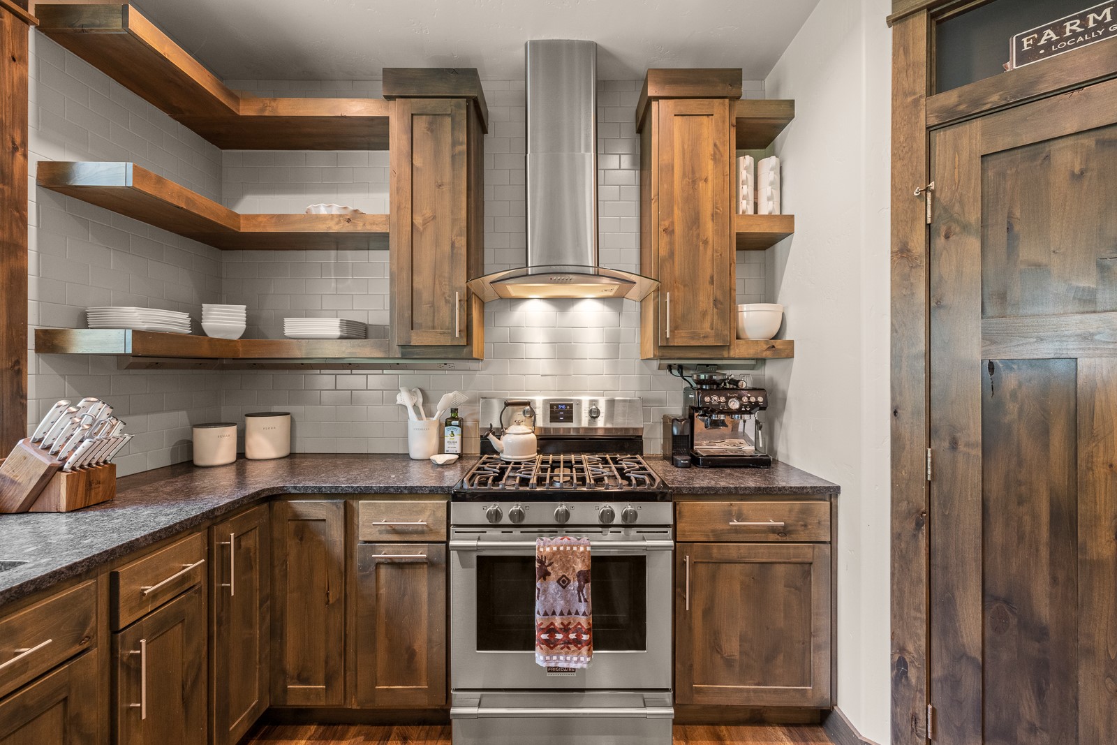 136 Turnberry Terrace Property Photo 10