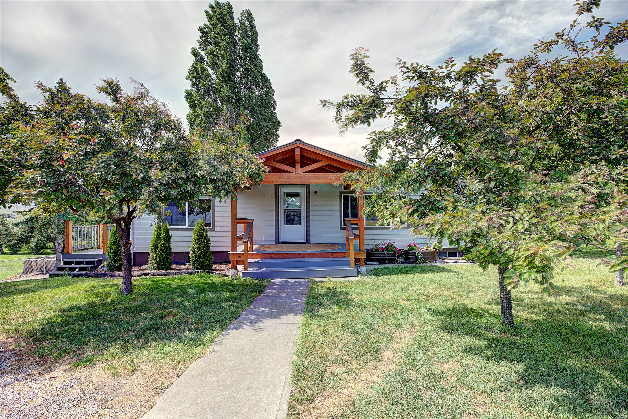 708 11th Street E Property Photo