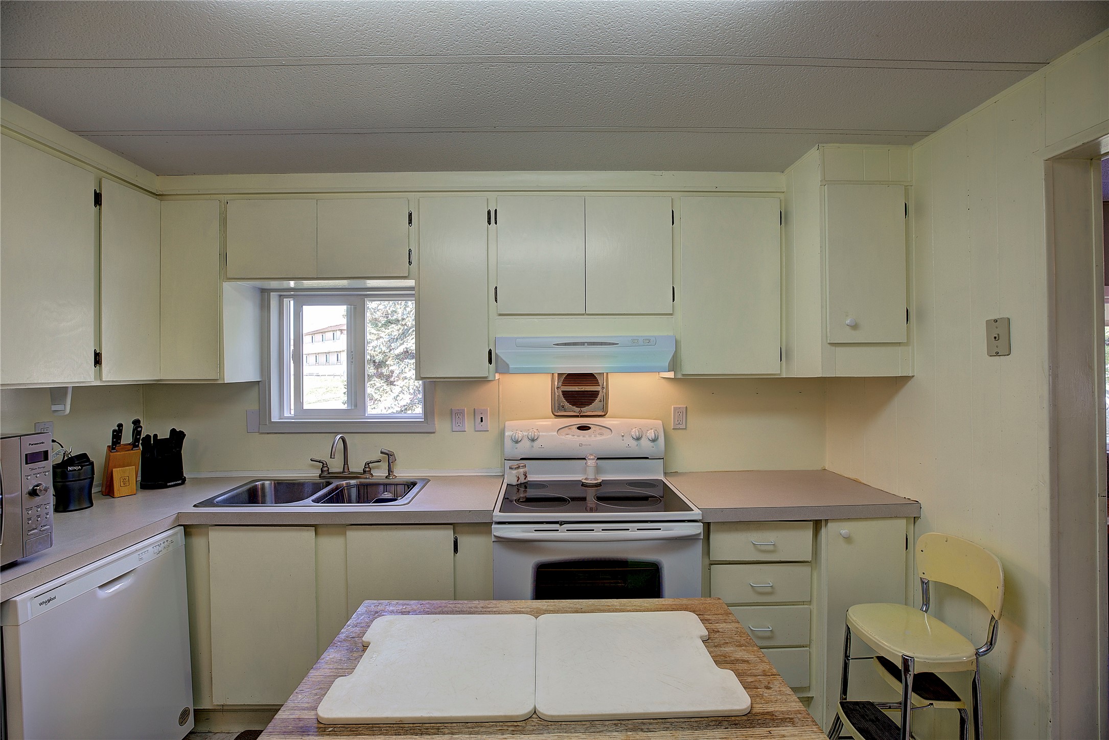 708 11th Street E Property Photo 25