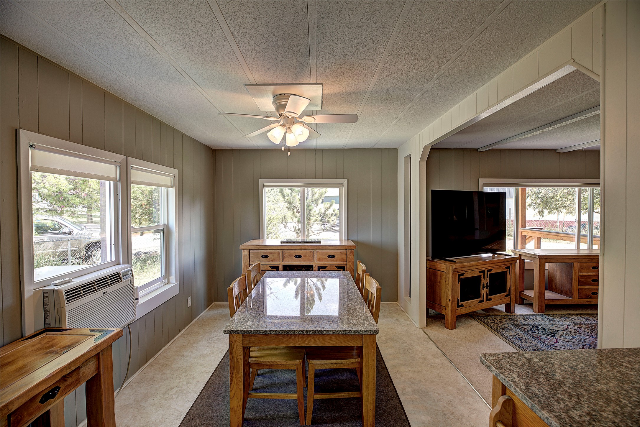 708 11th Street E Property Photo 27