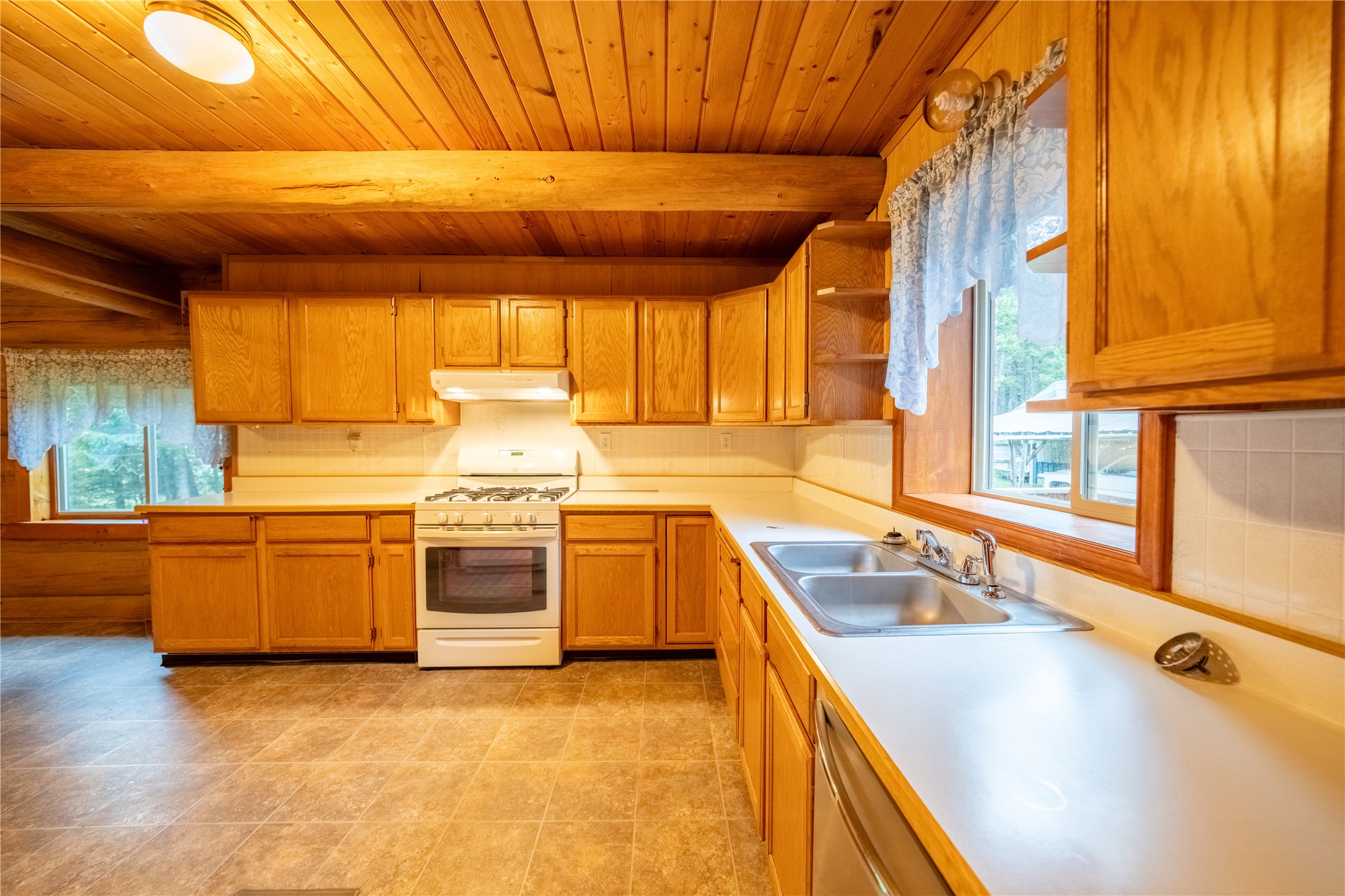 137 Amber Road Property Photo 5