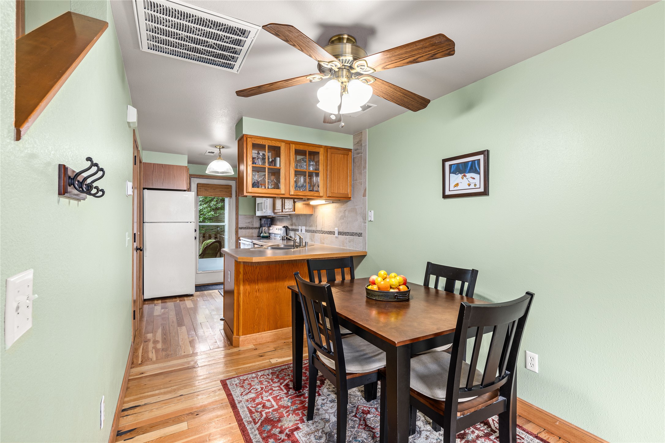 1730 Park Place B Property Photo 5