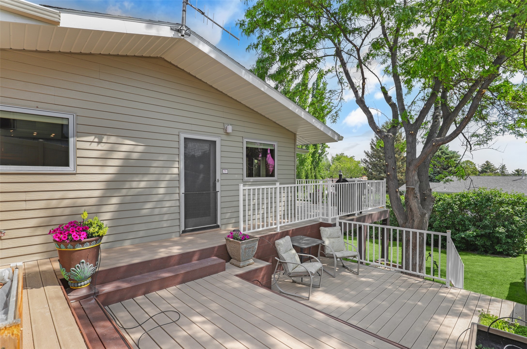 2747 Evergreen Drive Property Photo 4