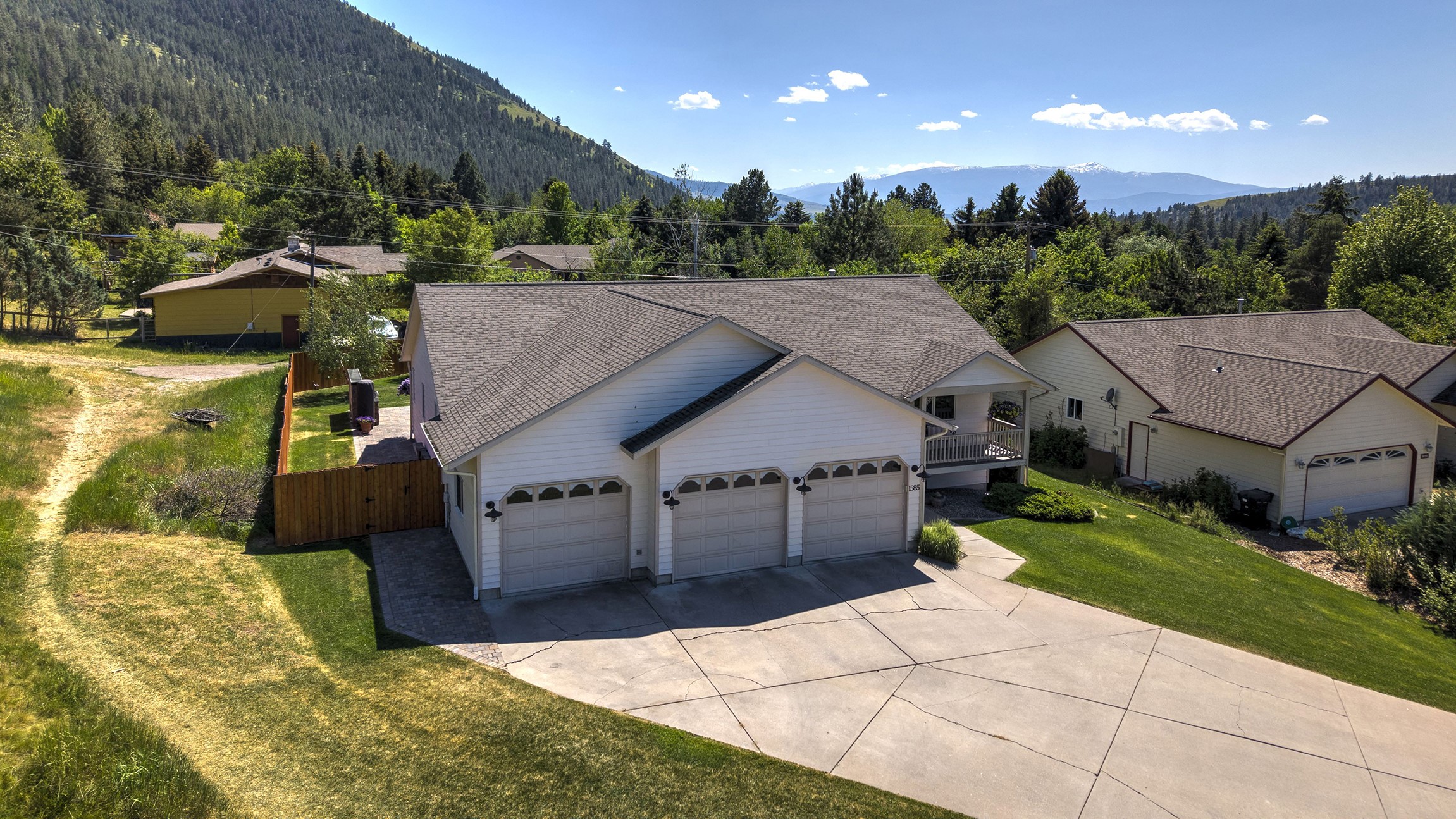 1585 Stanley Street Property Photo