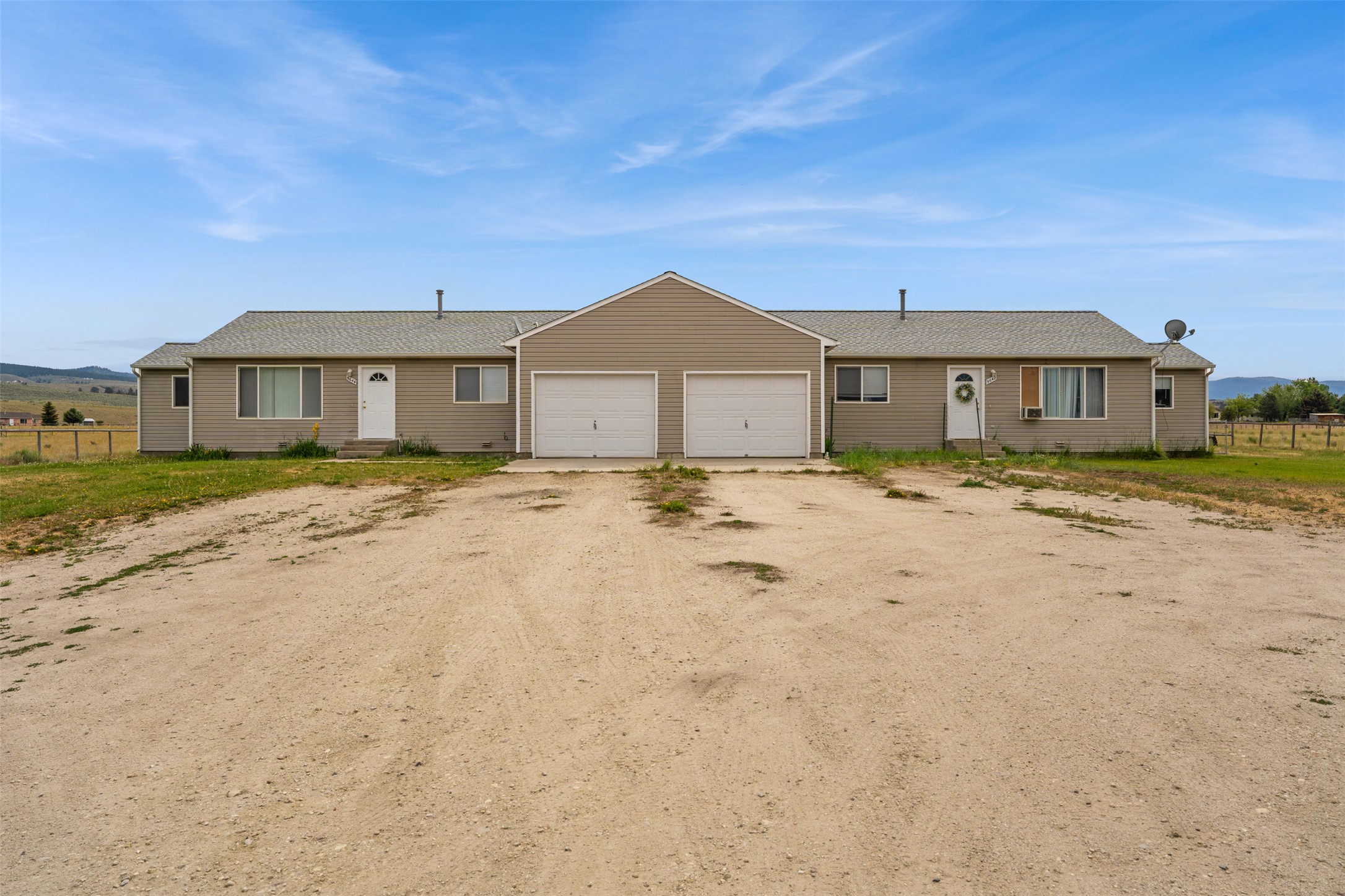 5642-5644 Meadowview Drive N Property Photo 3