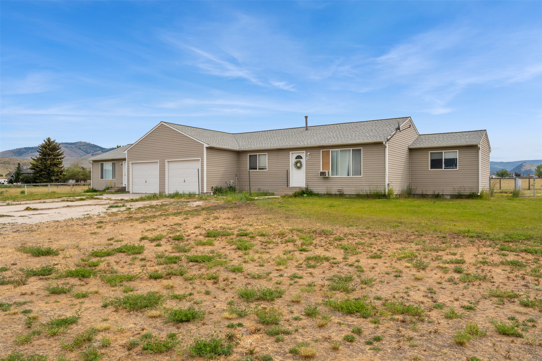 5642-5644 Meadowview Drive N Property Photo 8