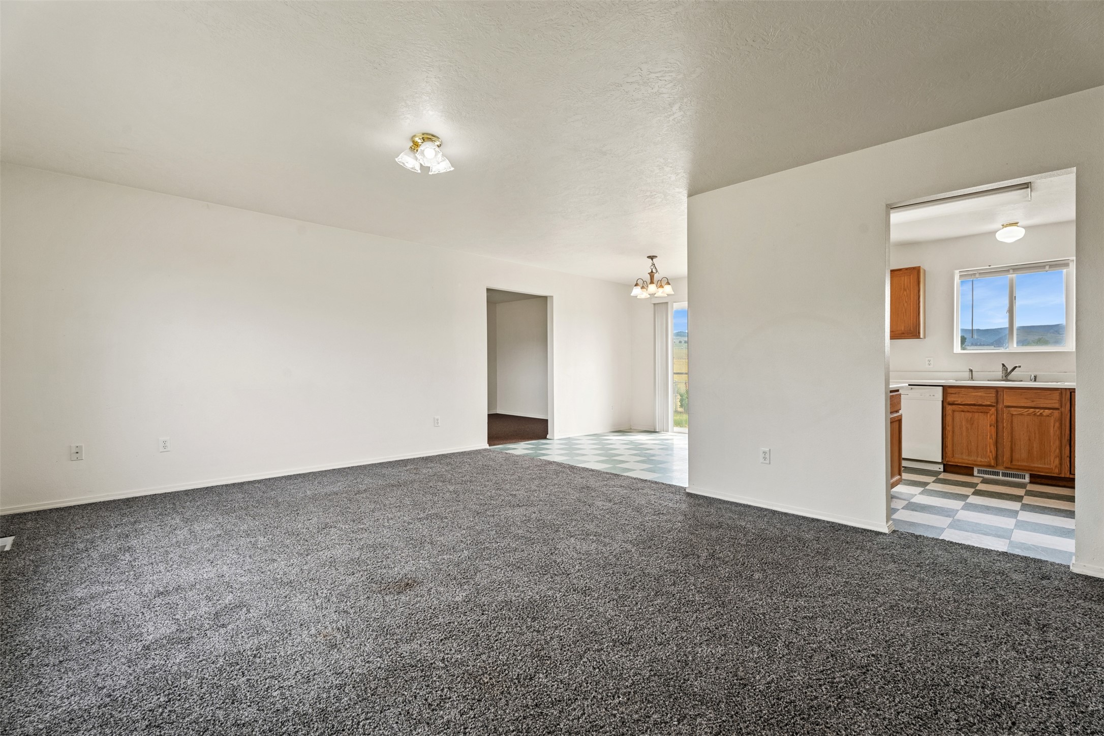 5642-5644 Meadowview Drive N Property Photo 9