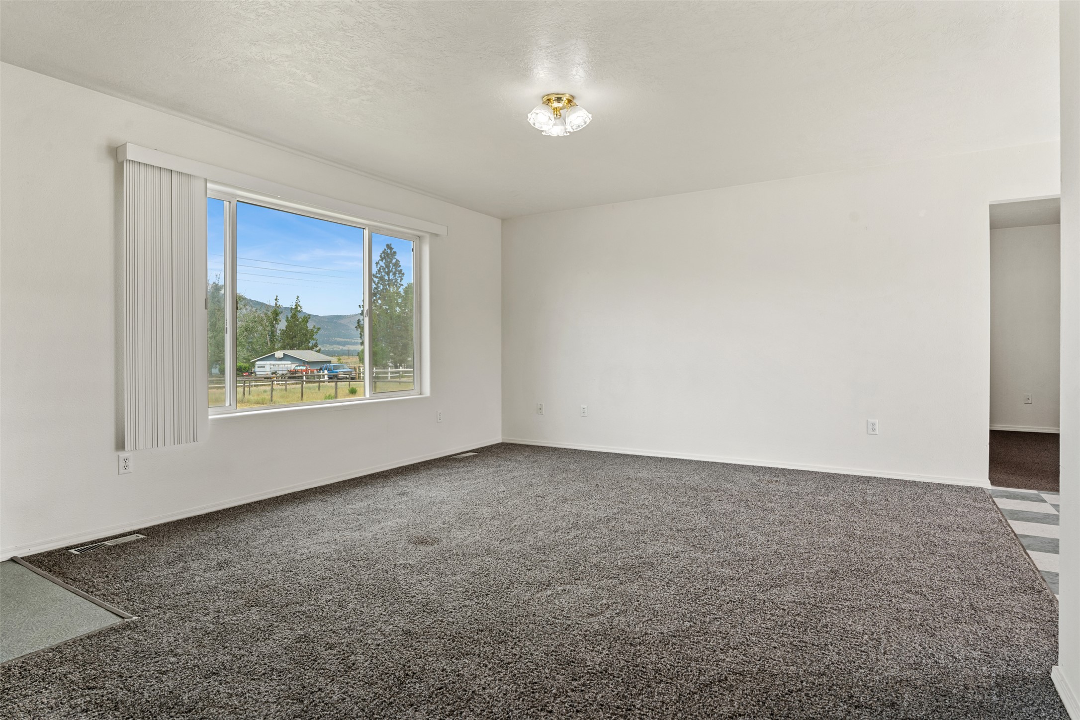 5642-5644 Meadowview Drive N Property Photo 14