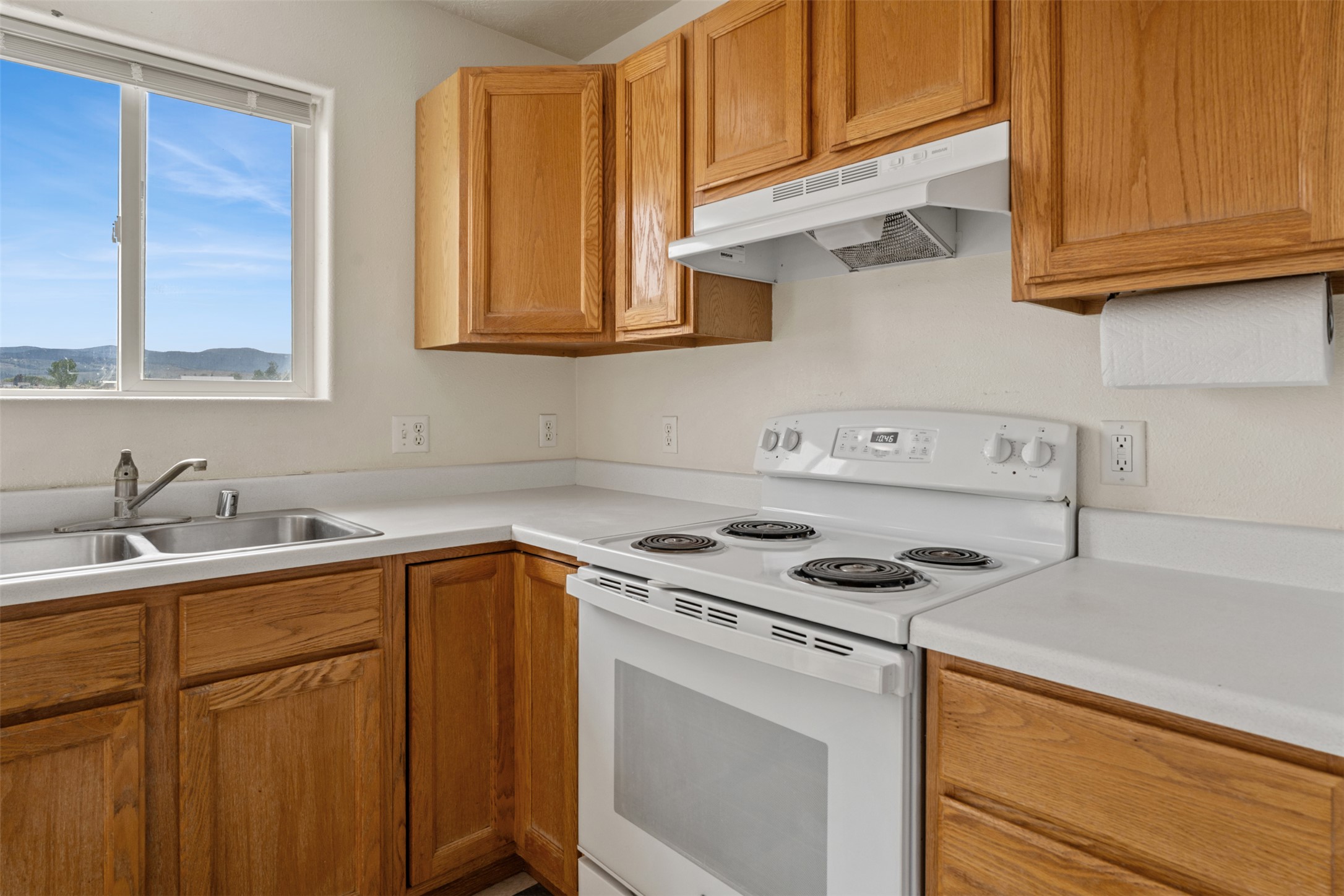 5642-5644 Meadowview Drive N Property Photo 17