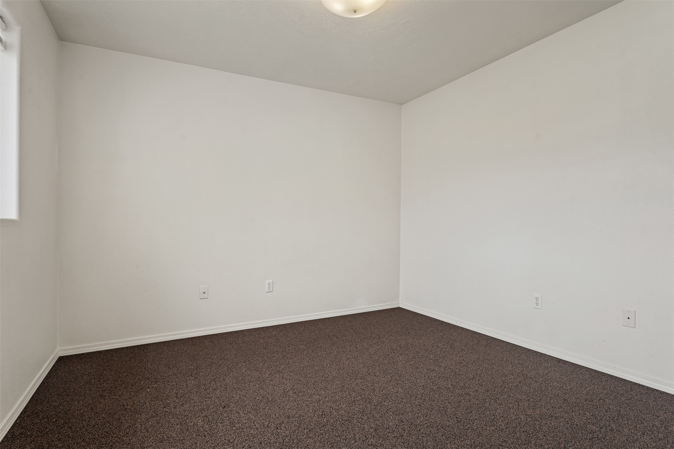5642-5644 Meadowview Drive N Property Photo 20