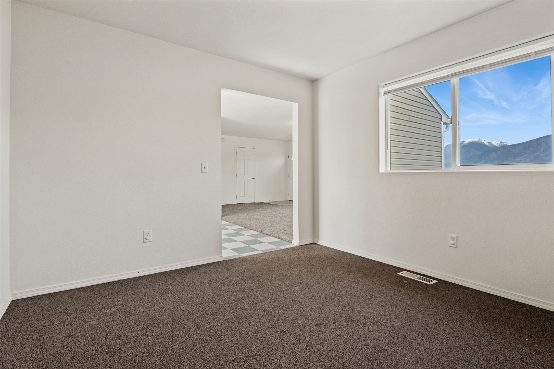 5642-5644 Meadowview Drive N Property Photo 21