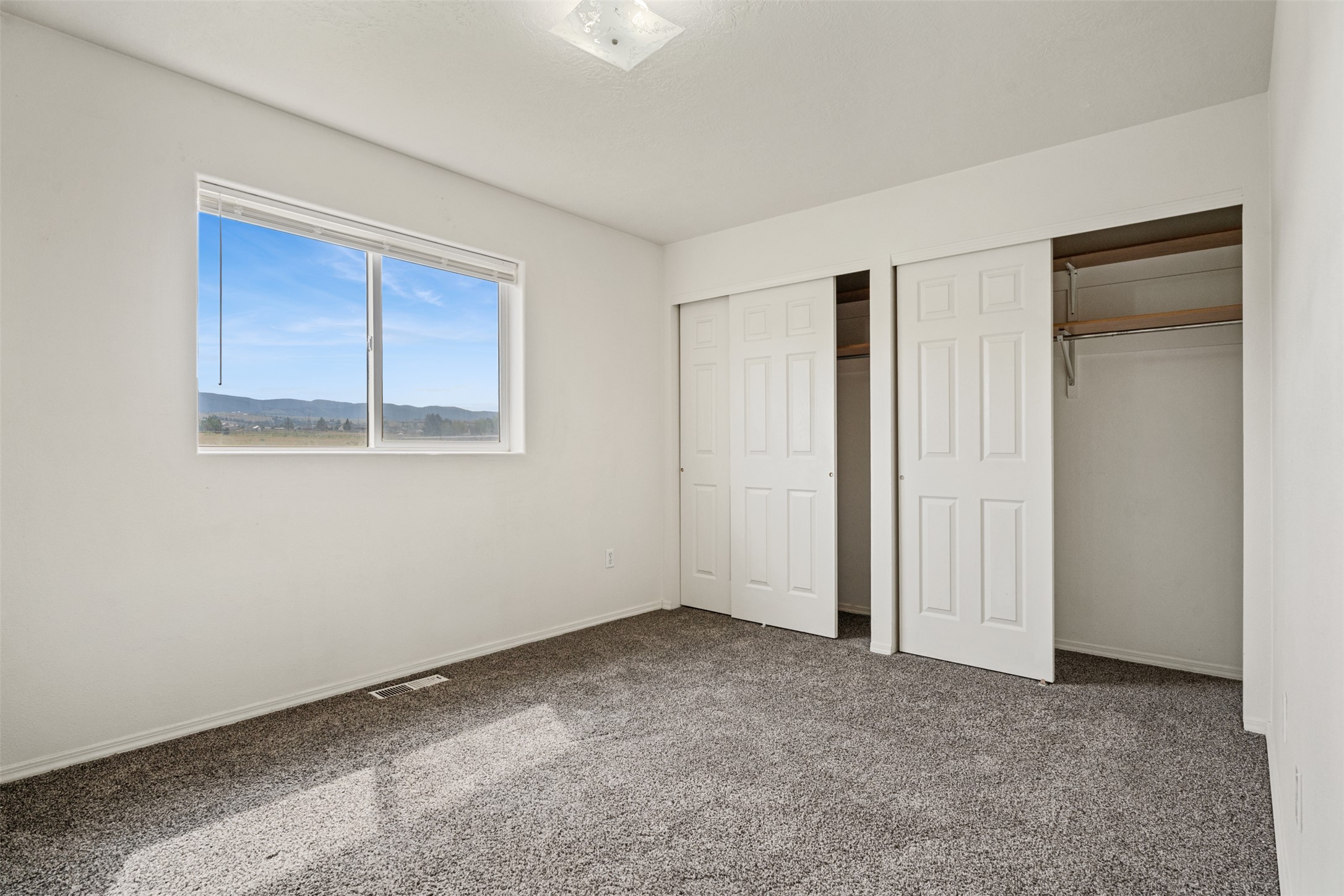 5642-5644 Meadowview Drive N Property Photo 24