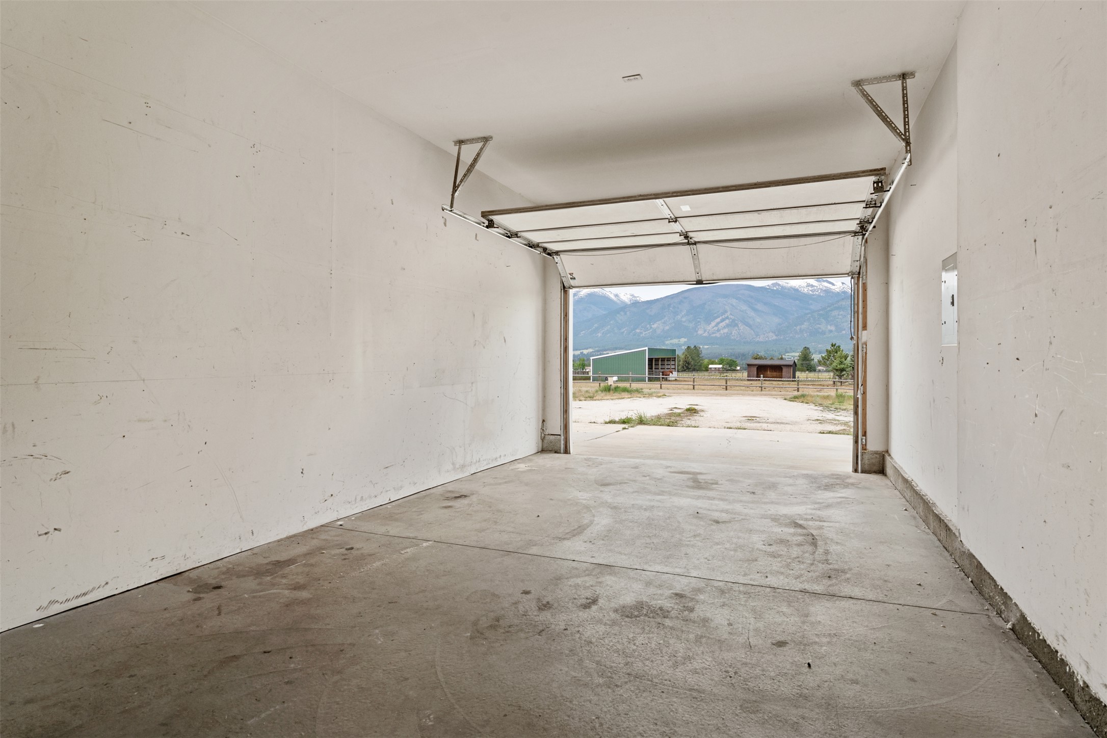 5642-5644 Meadowview Drive N Property Photo 29