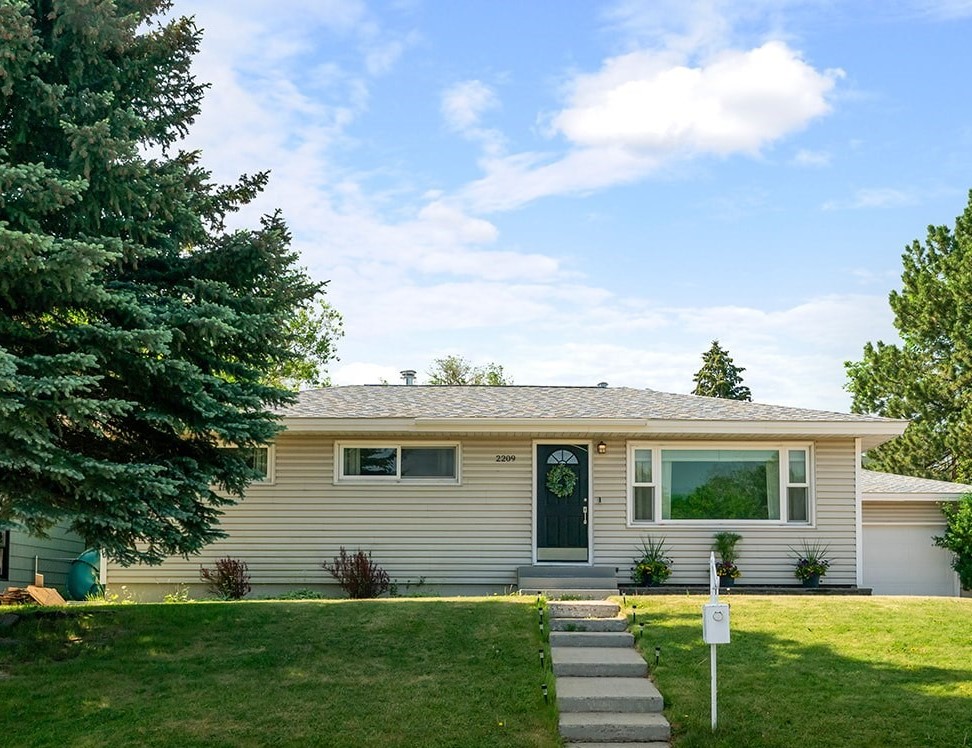 2209 5th Avenue Property Photo 1