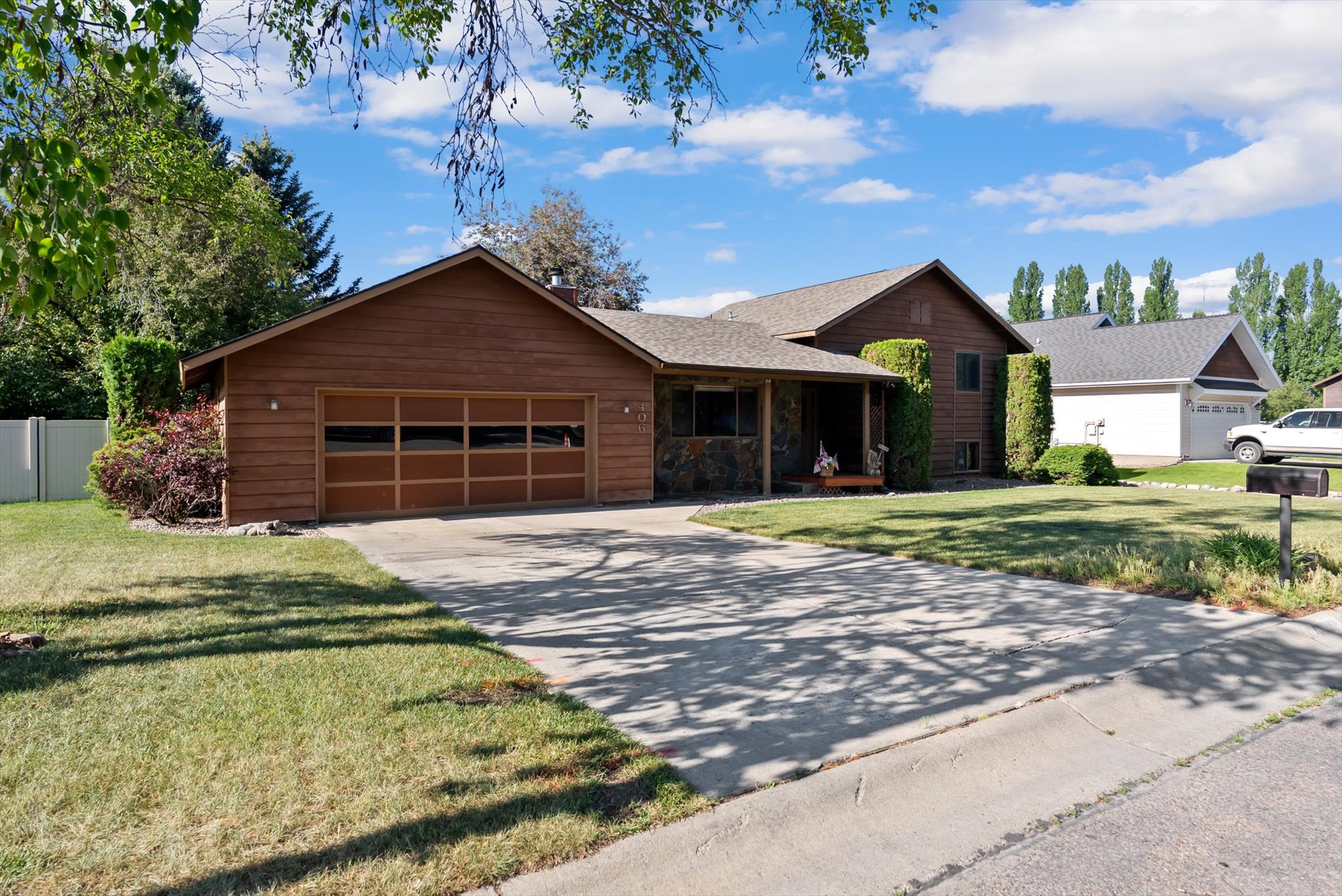 406 Summit Ridge Drive Property Photo 2