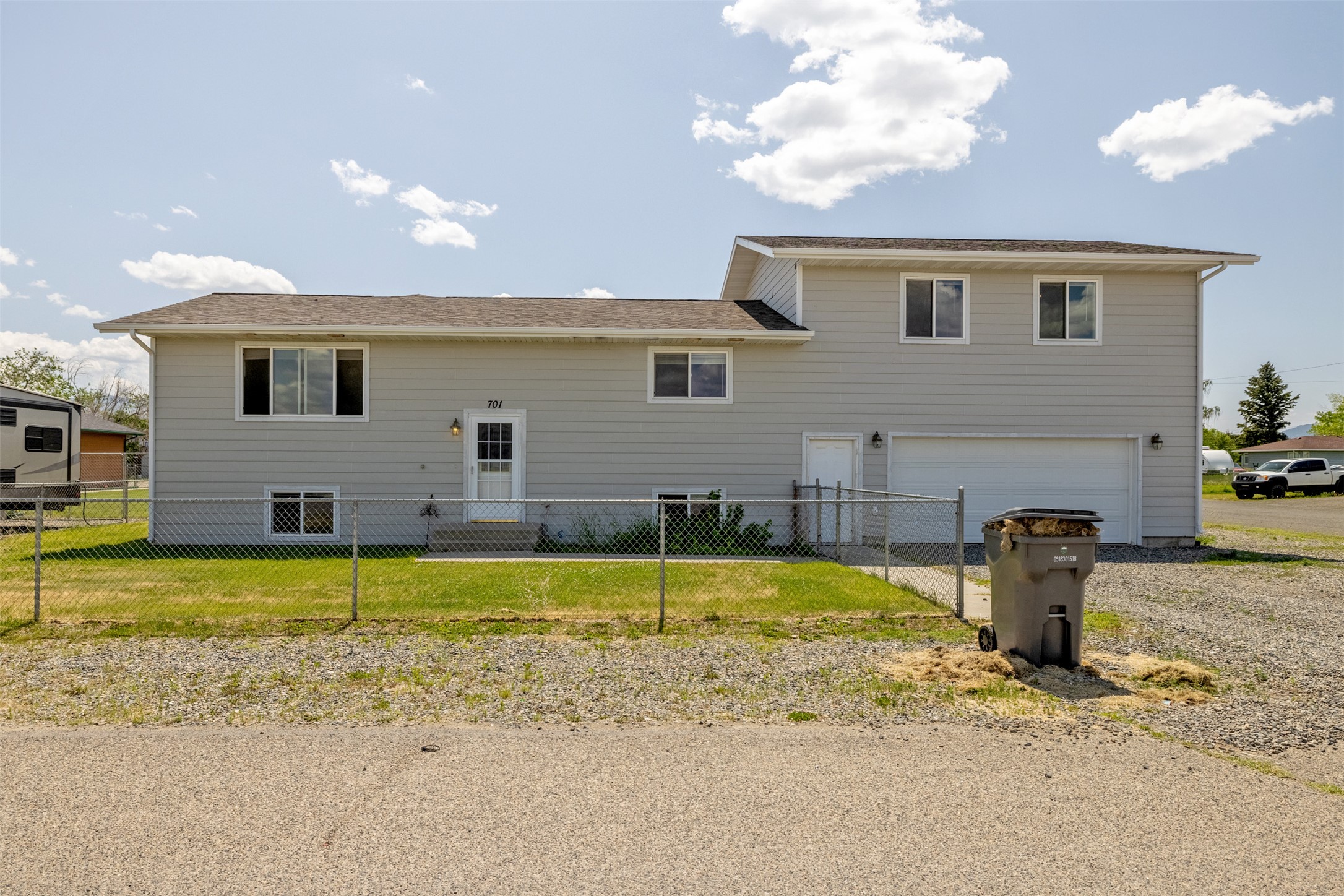 701 E Lewis Street Property Photo