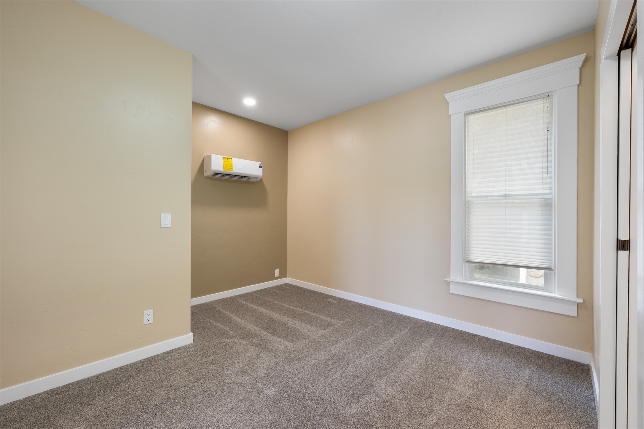 411 W 7th Street Property Photo 21