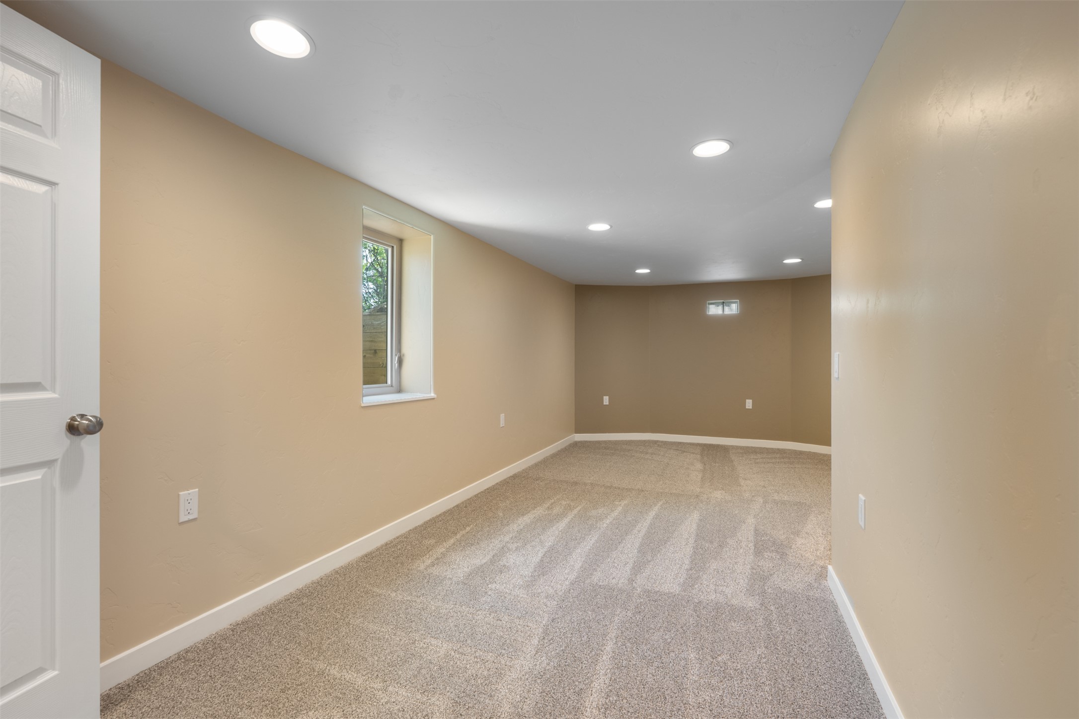 411 W 7th Street Property Photo 29