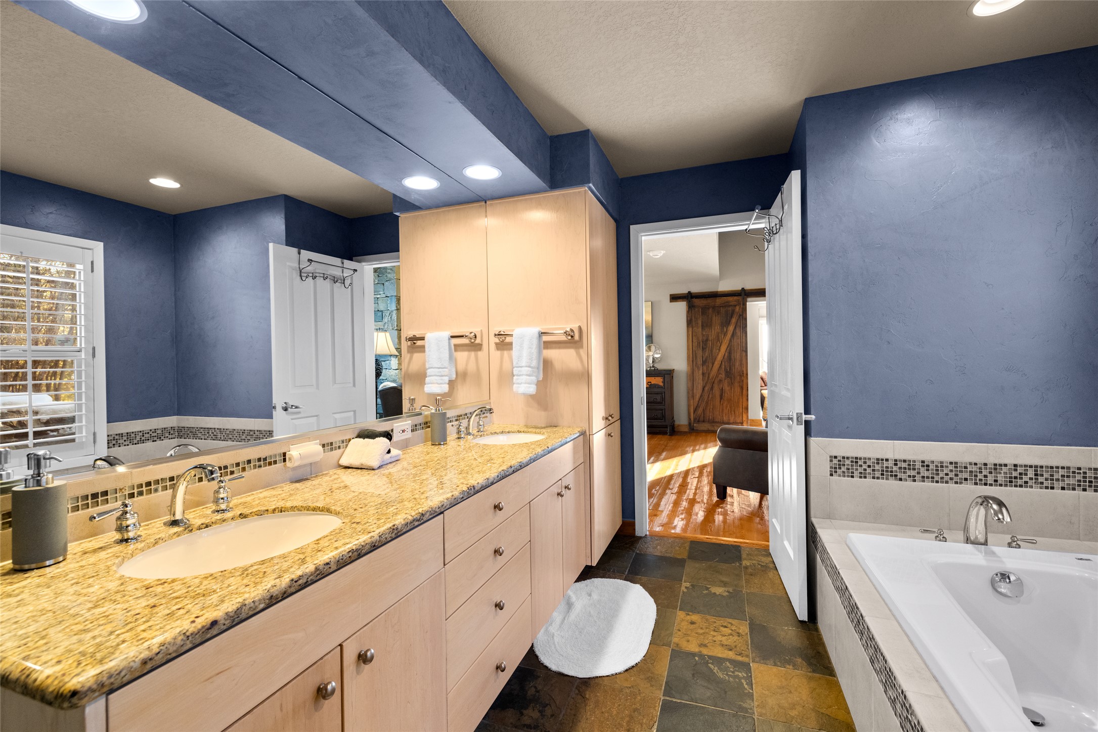 1939 Suncrest Drive Property Photo 20