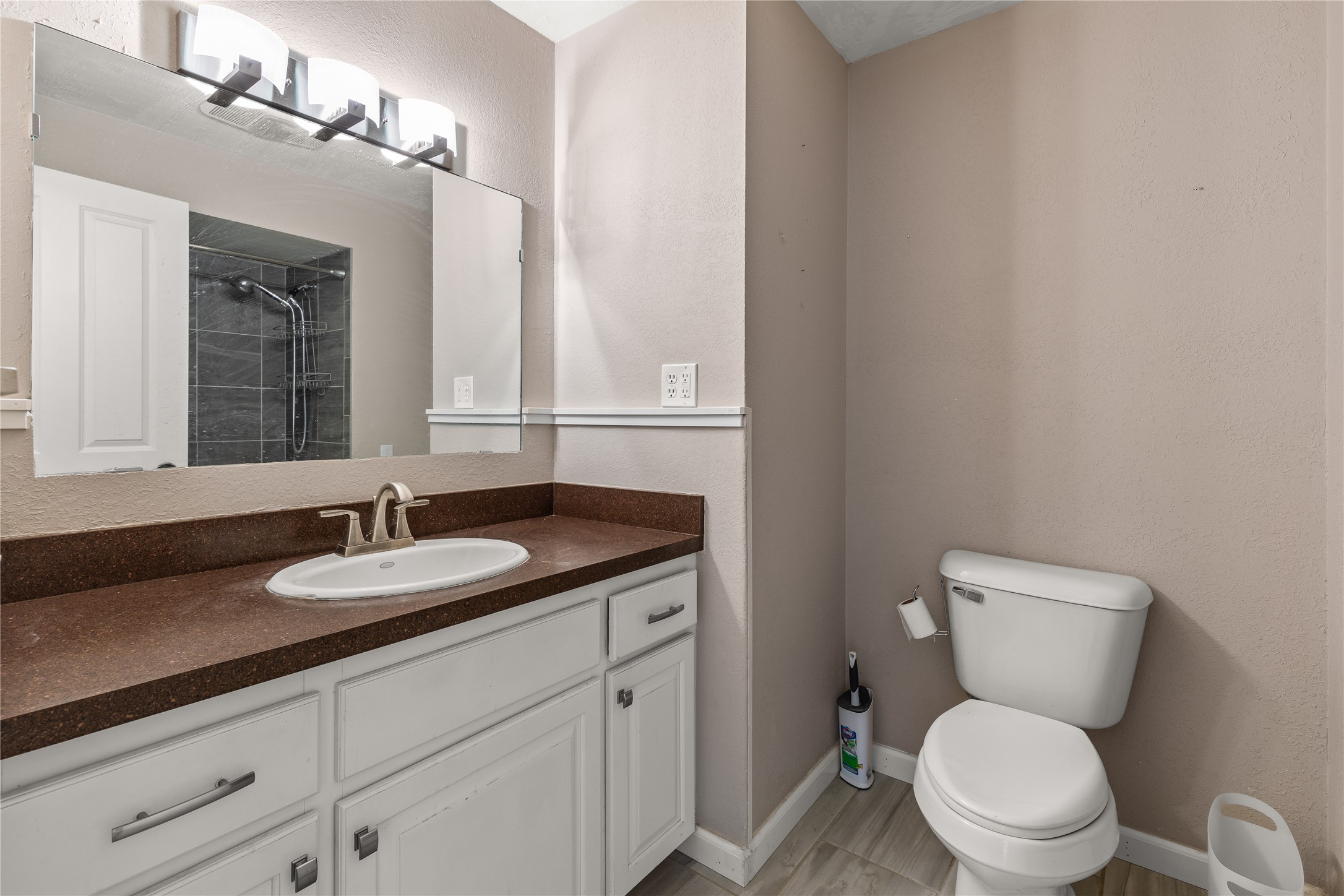 2320 Cloverdale Drive Property Photo 14