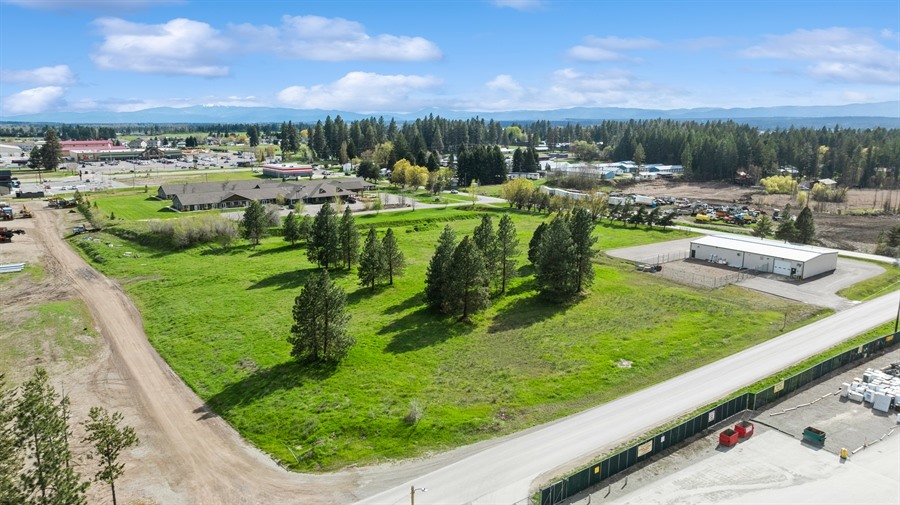 1947 9th Street W Property Photo 3