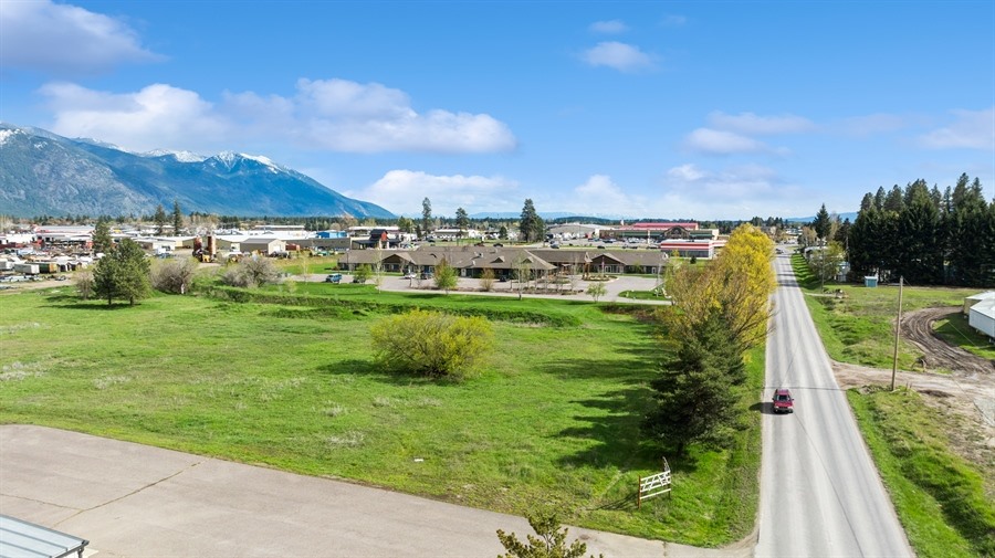 1947 9th Street W Property Photo 4