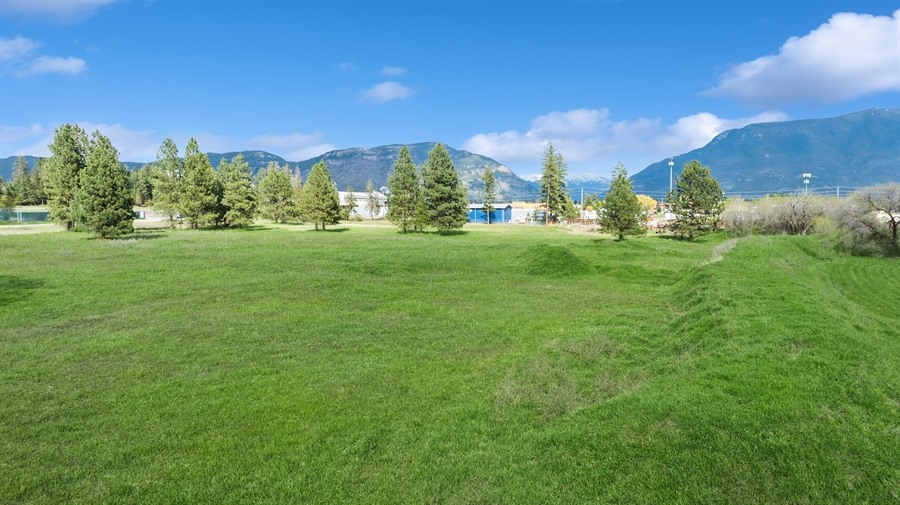 1947 9th Street W Property Photo 8