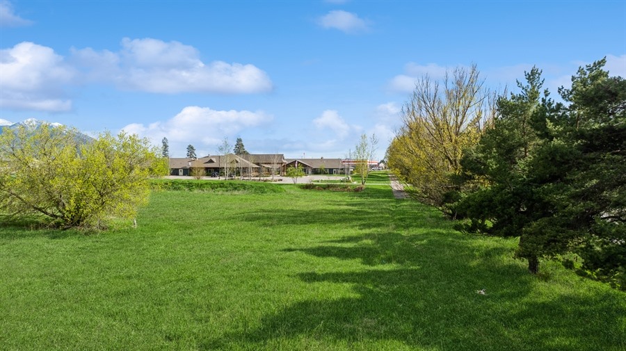 1947 9th Street W Property Photo 11