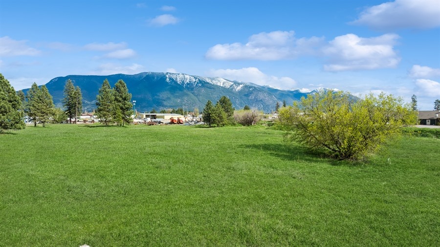 1947 9th Street W Property Photo 12