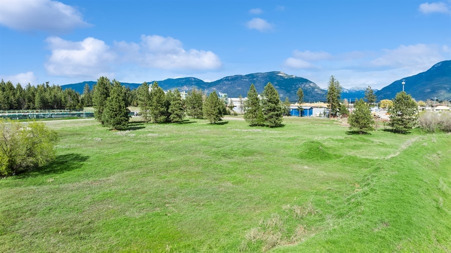 1947 9th Street W Property Photo 13