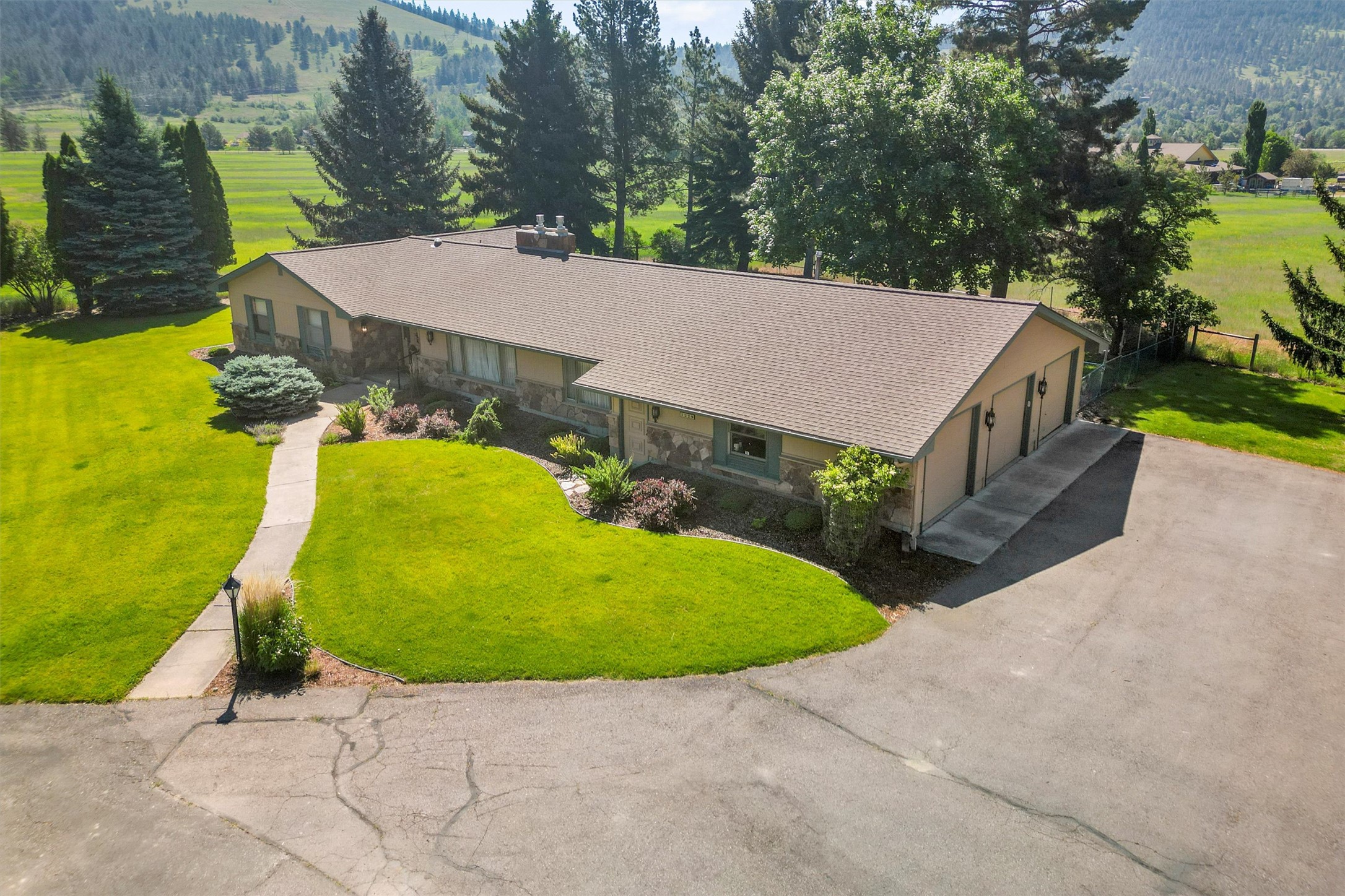 1229 Old Orchard Road Property Photo 1