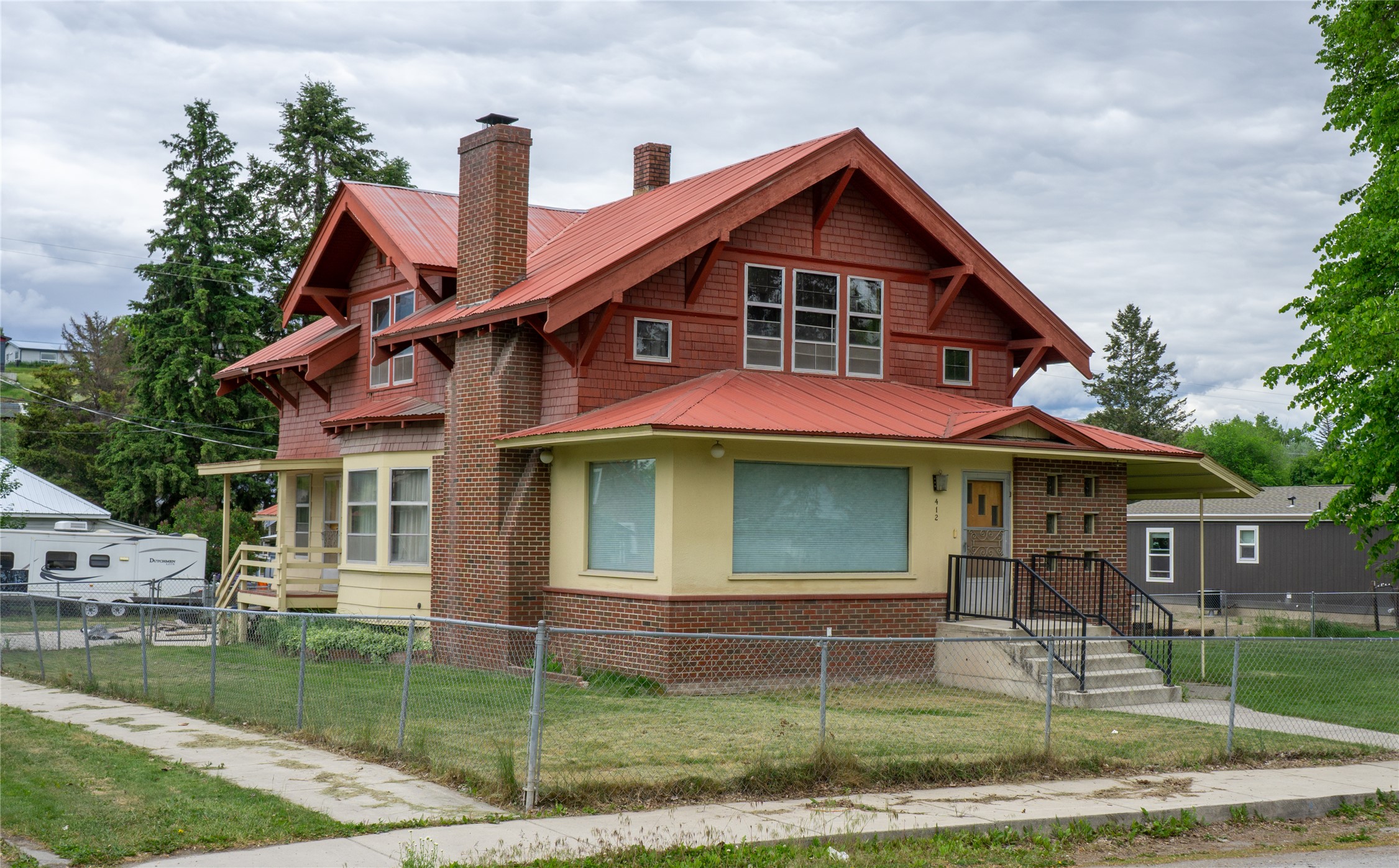 412 1st Avenue E Property Photo 1